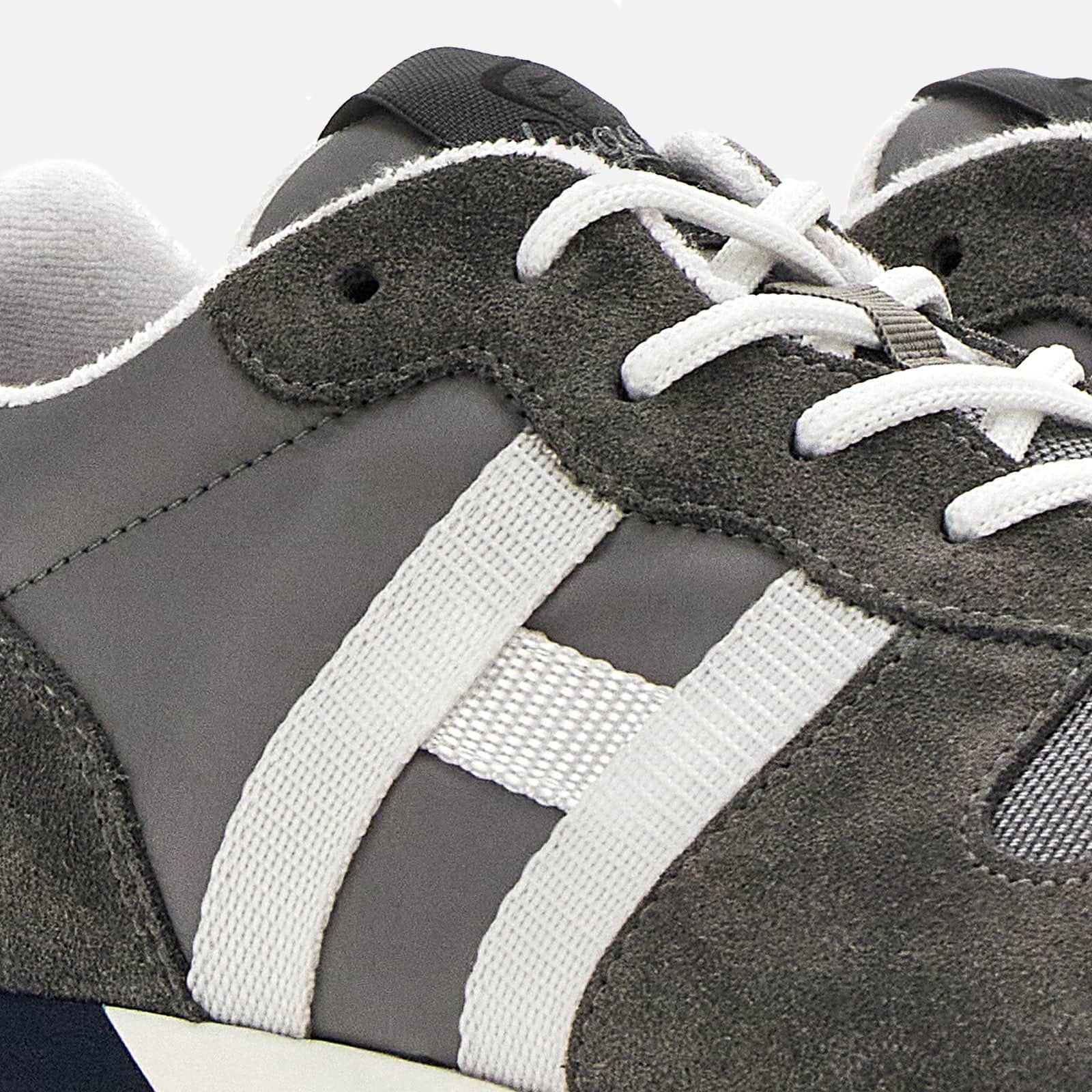 Hogan Logo-patch Low-top Sneakers In Black