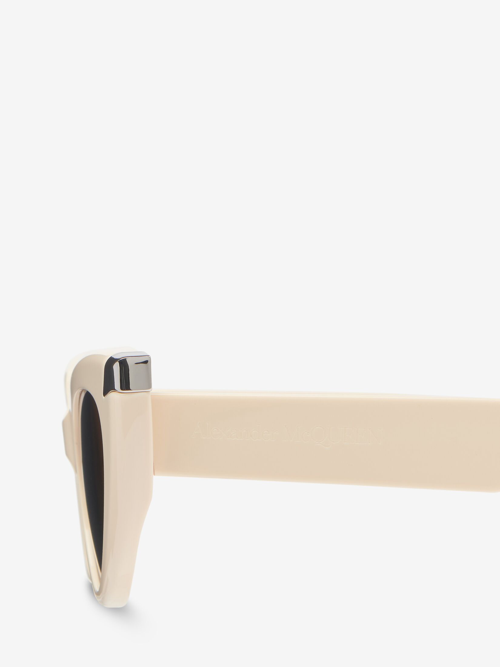 Alexander Mcqueen Eyewear Cat-eye Frame Sunglasses In Nude