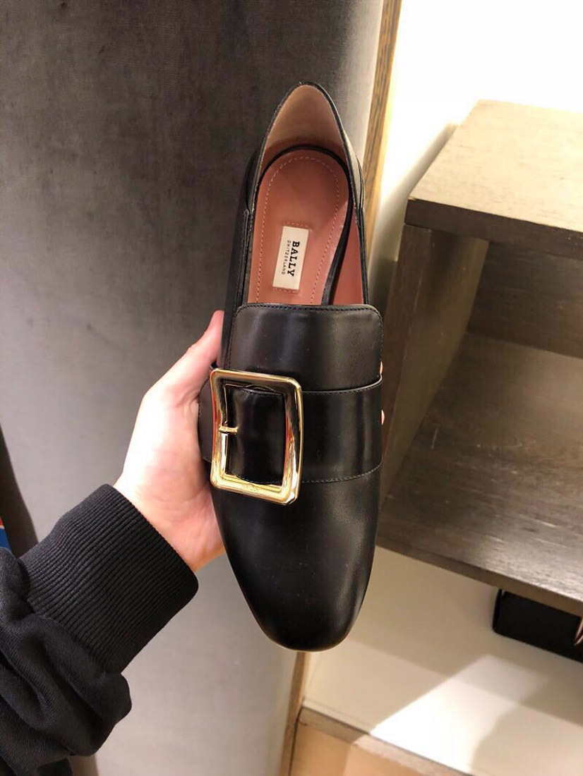 Bally Buckle Leather Loafers Round Toe In Black