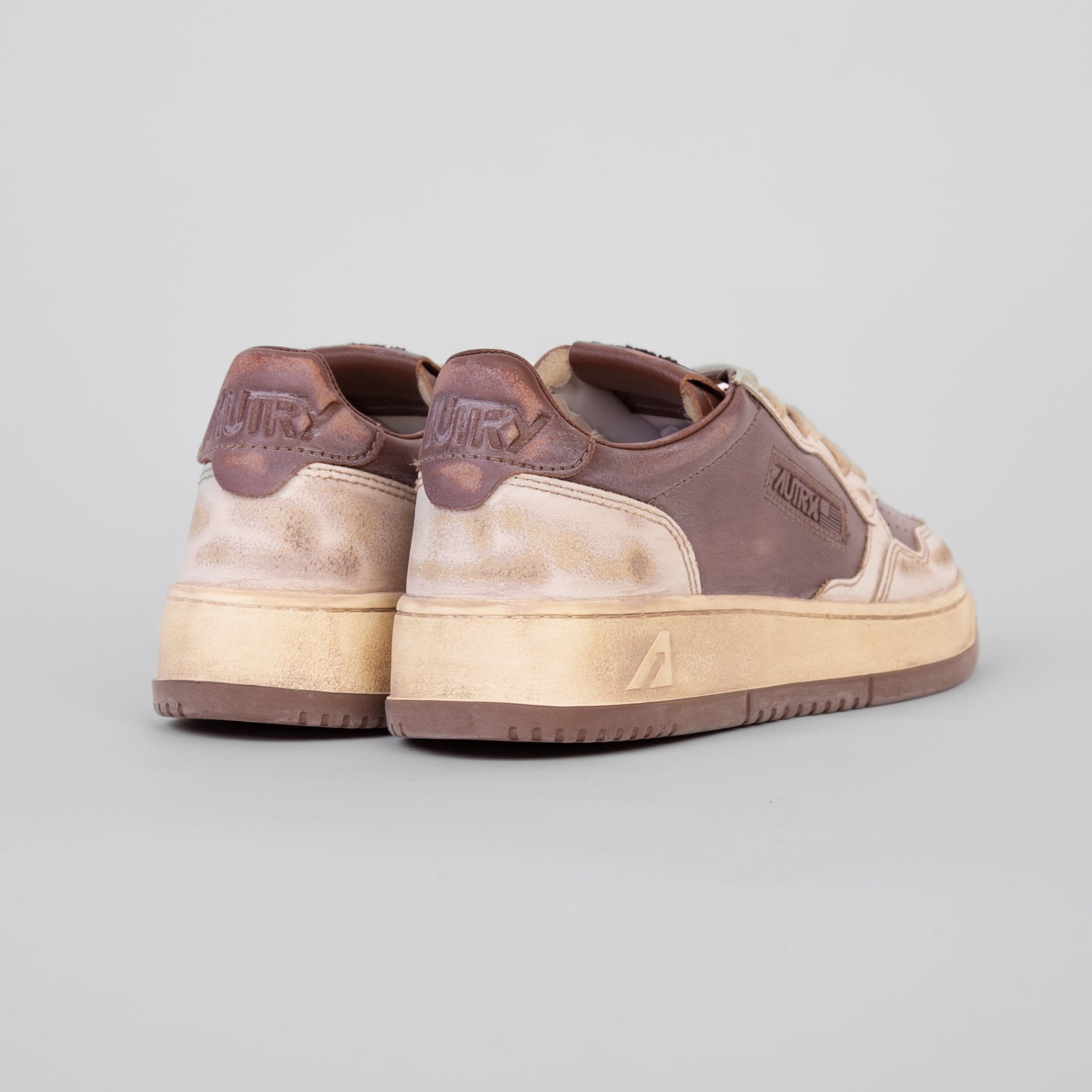Autry Lace-up Low-cut Casual Shoes In Nude