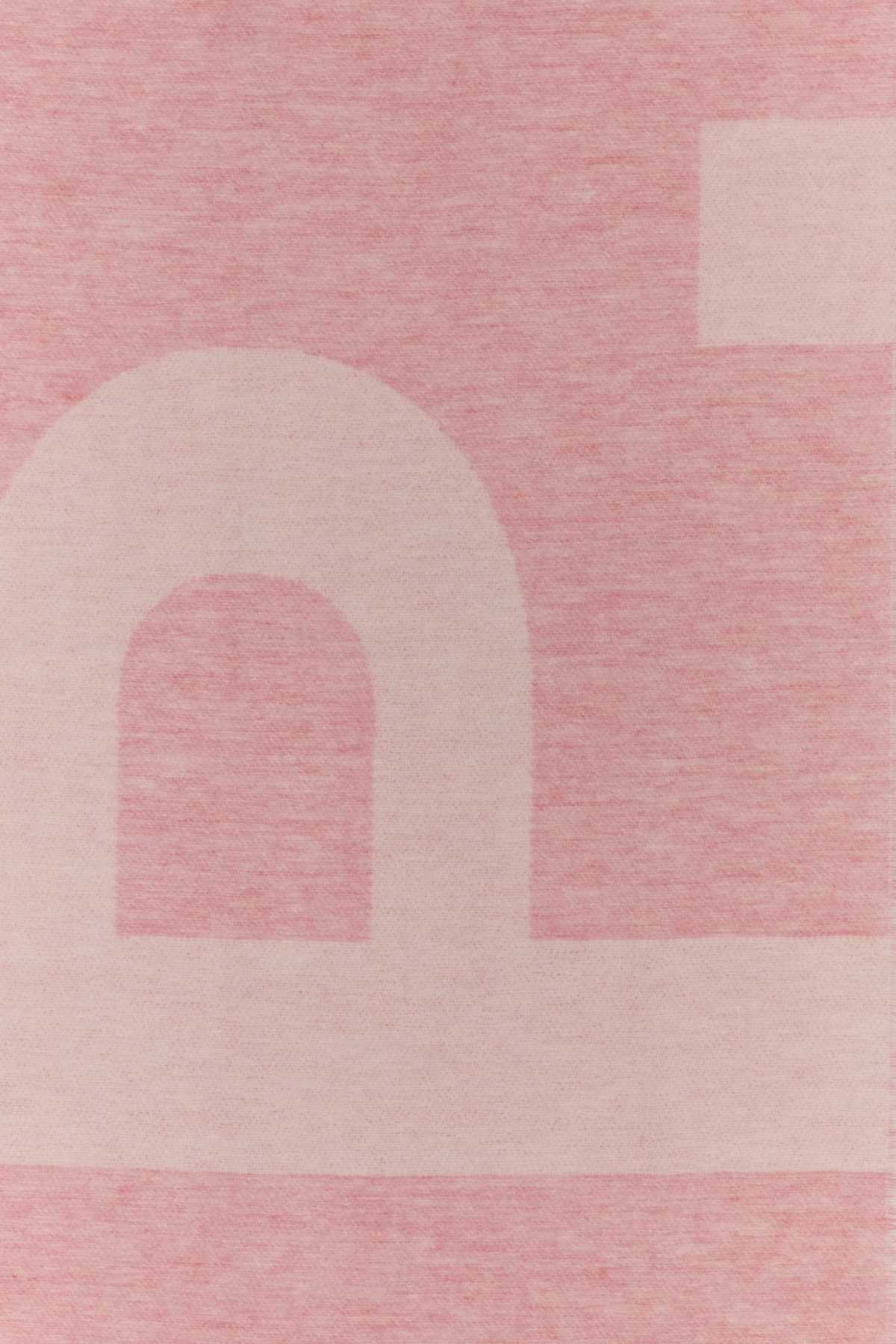 Apc Intarsia-knit Logo Scarf In Pink