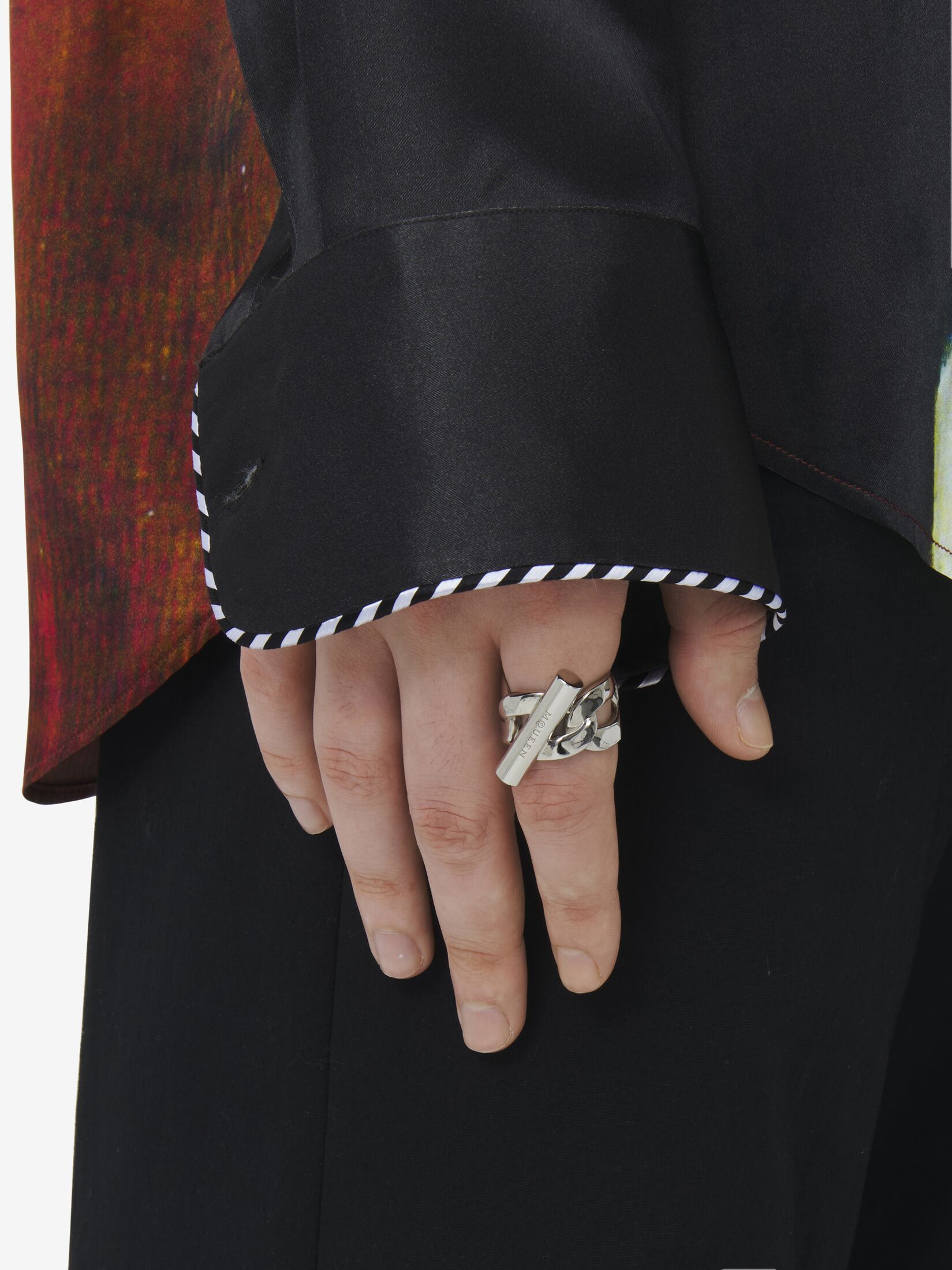Alexander Mcqueen T-bar Ring In Gray