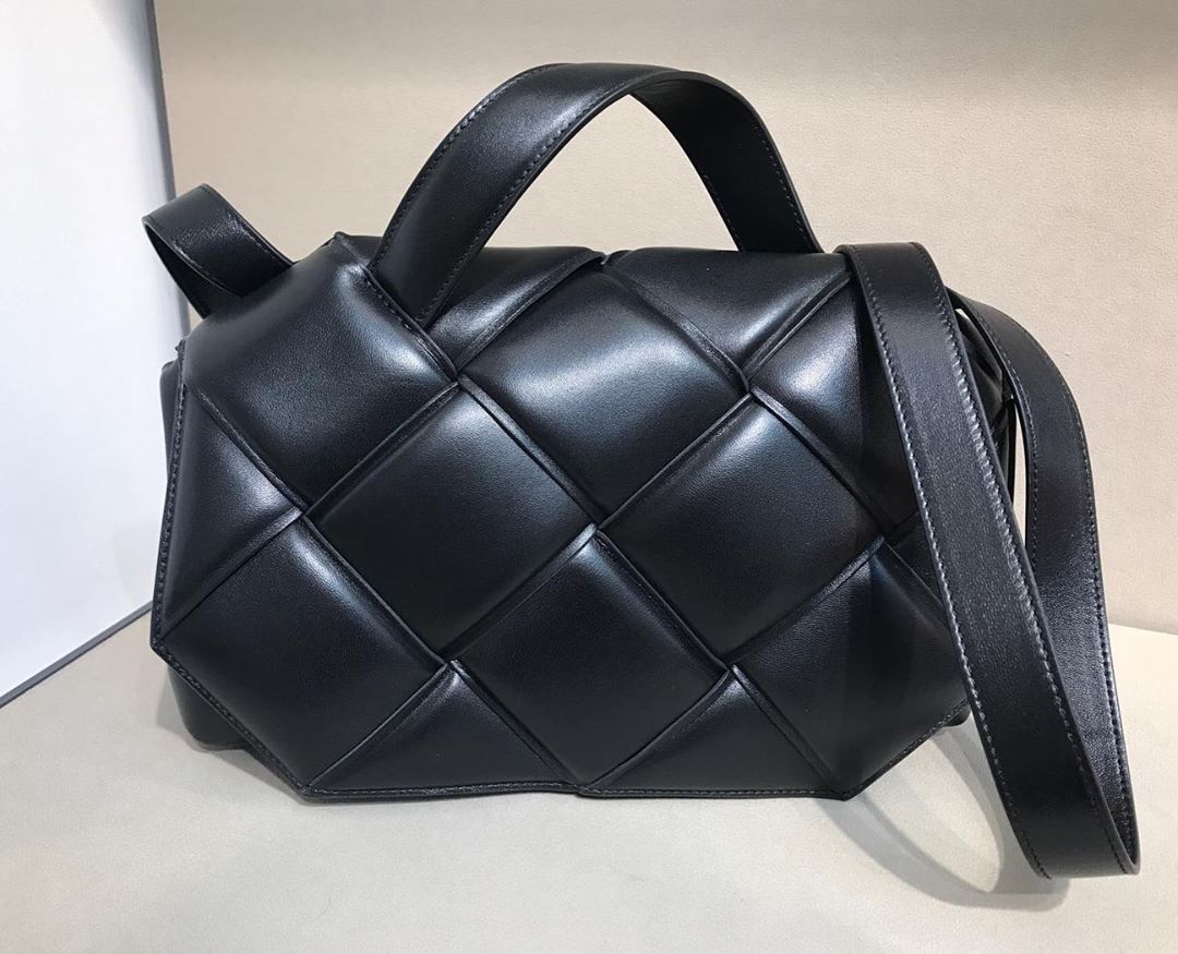 Bottega Veneta Intreccio Tote Bag In Black
