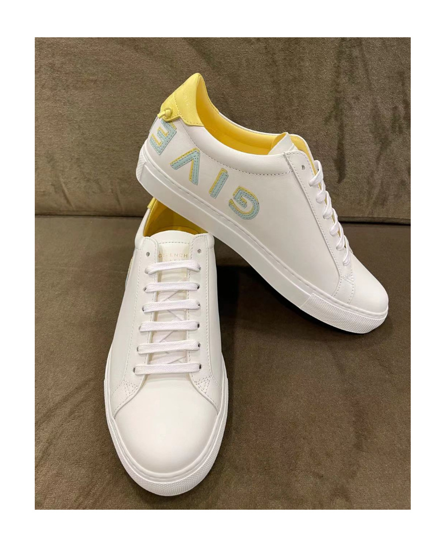 Givenchy Reverse Logo Low-top Sneakers In White