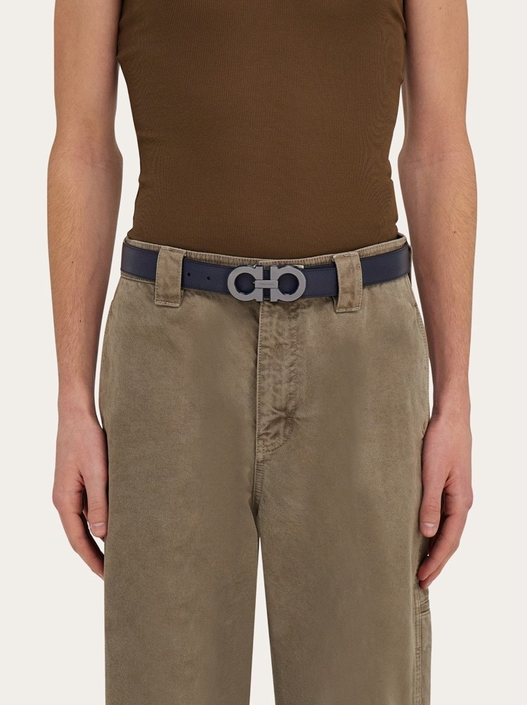 Ferragamo Gancini Buckle Reversible Leather Belt In Black
