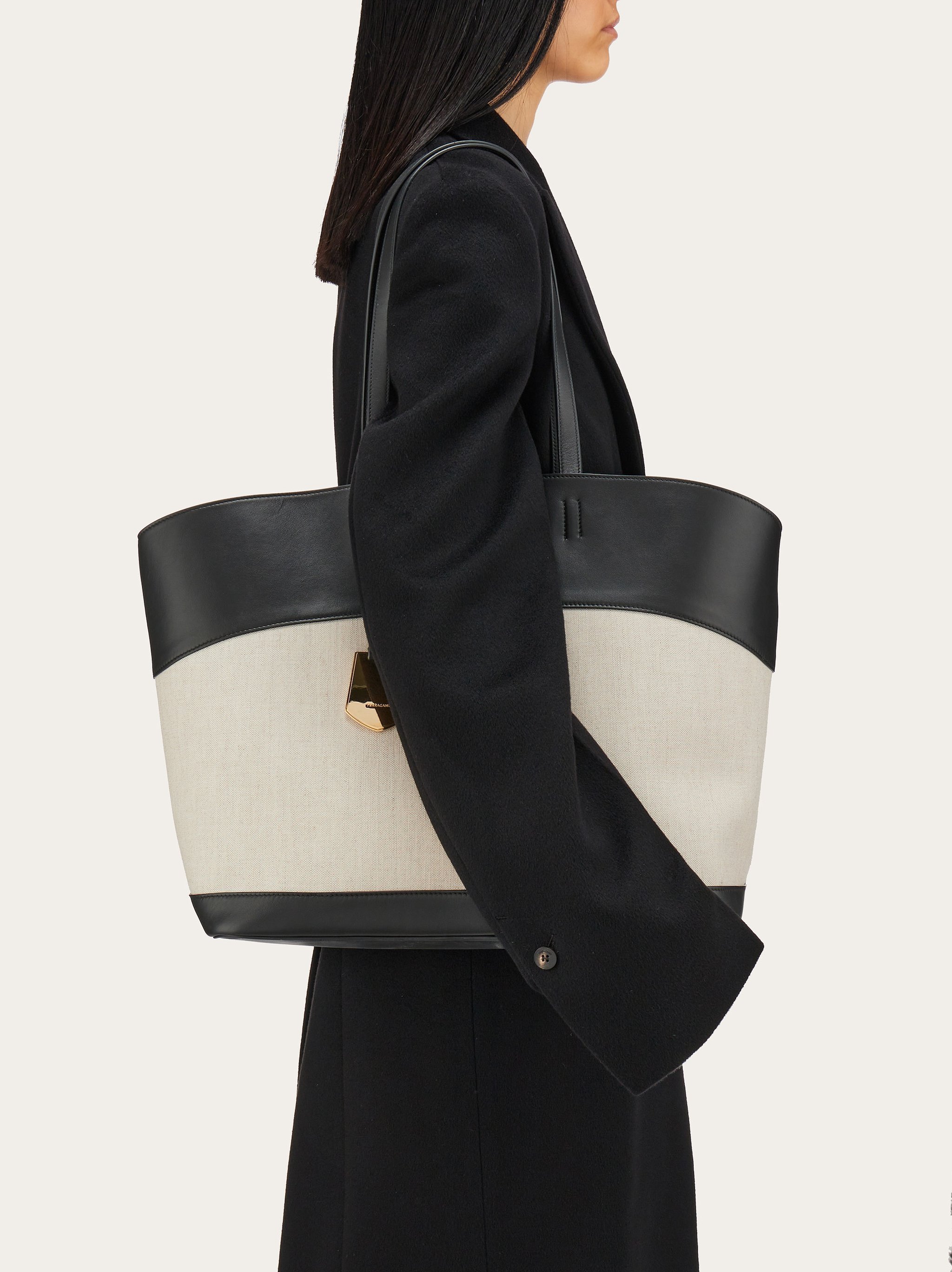 Ferragamo Salvatore Handbags. In Nude