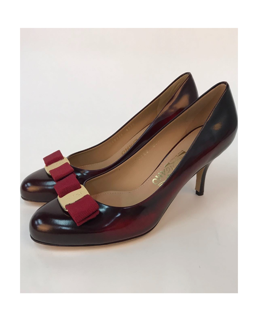 Ferragamo Logo High Heels In Black