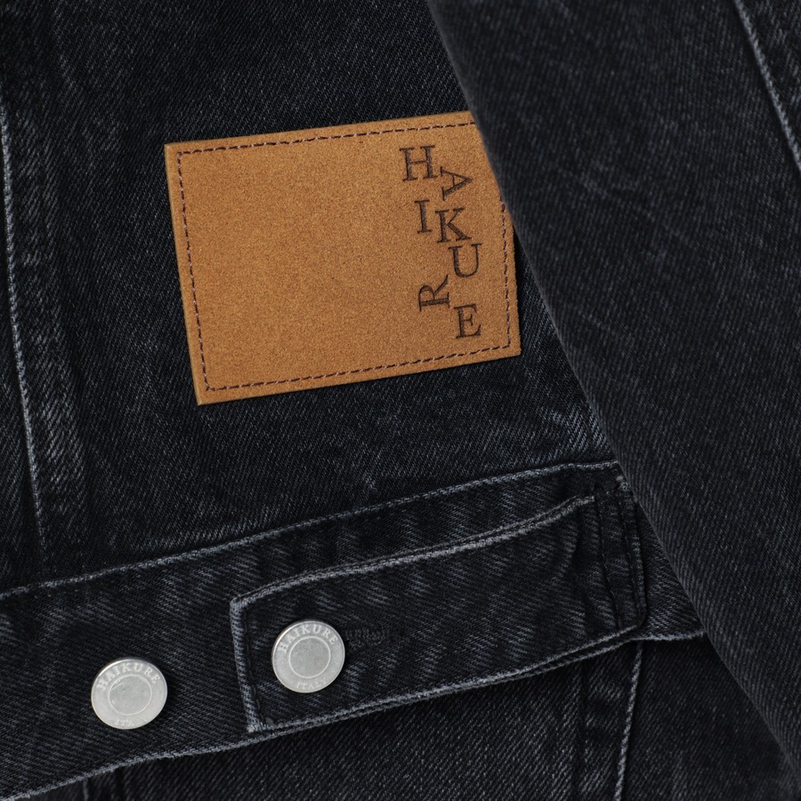 Haikure Button-down Long-sleeved Denim Jacket In Black