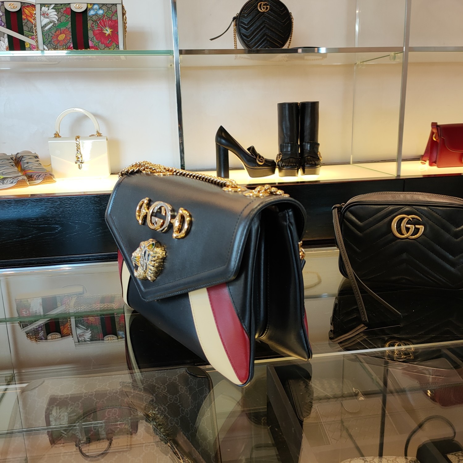 Gucci Medium Rajah Shoulder Bag In Black
