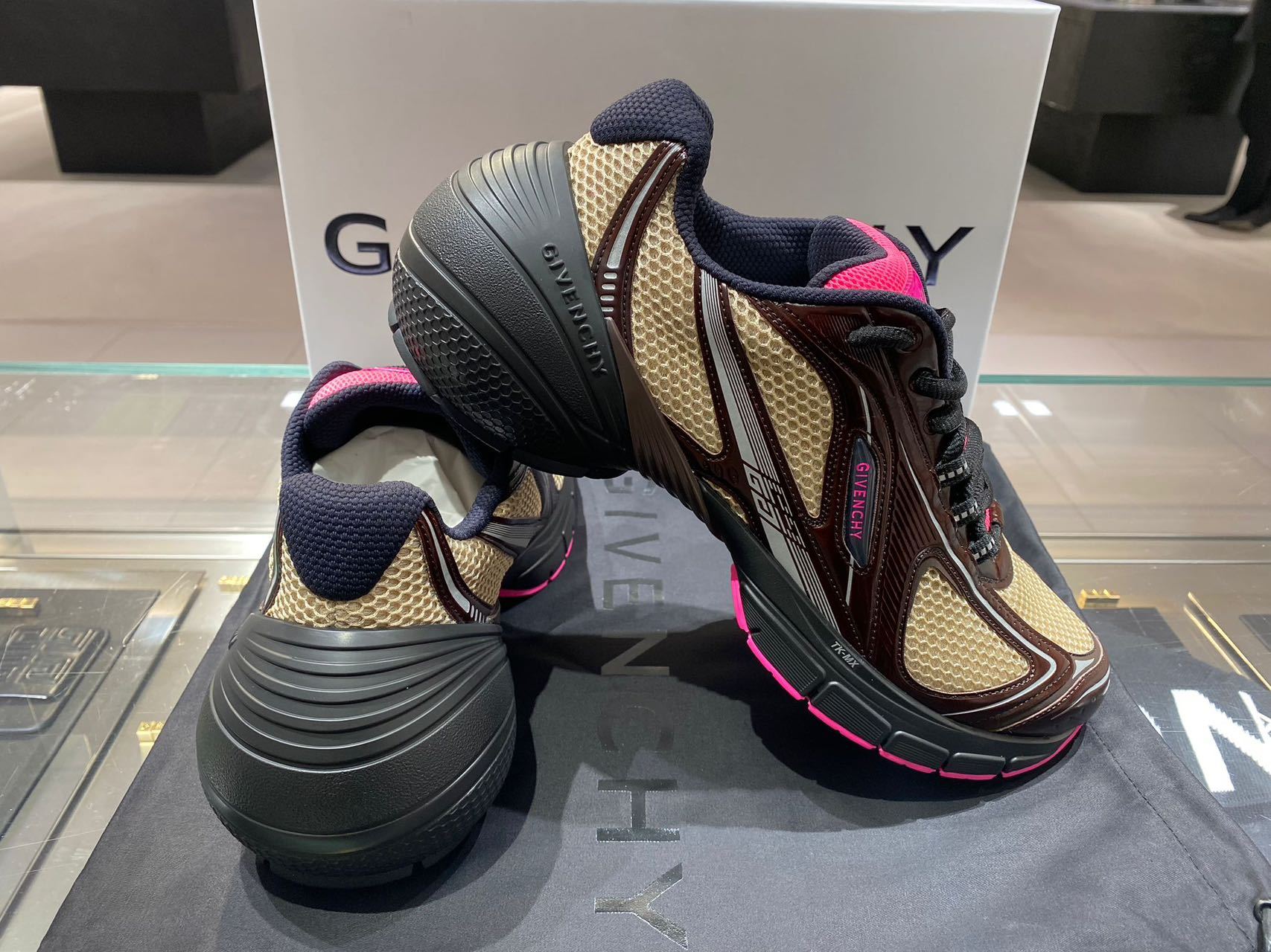 Givenchy Tk-mx Runner Low-top Sneakers In Black