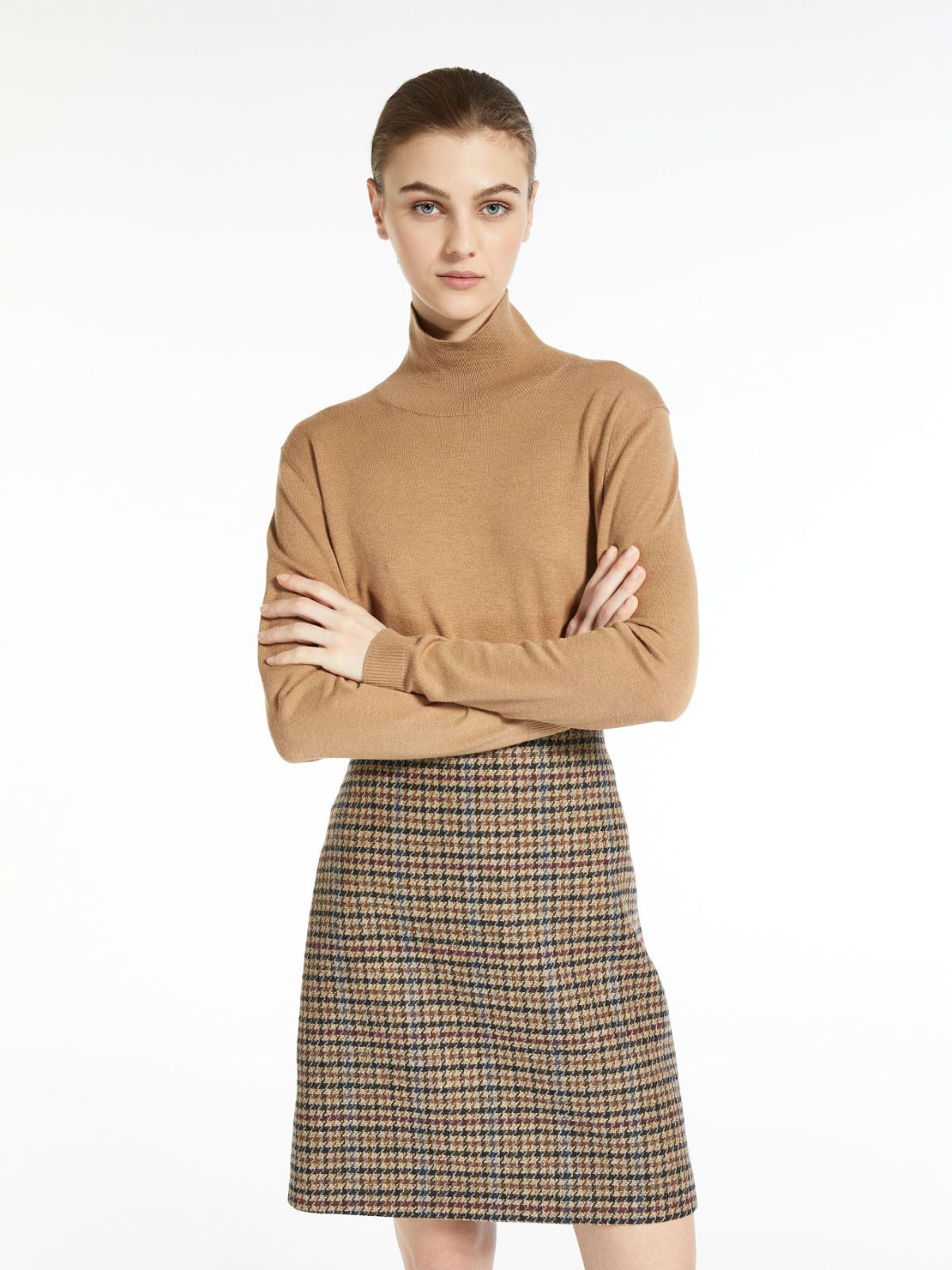 Weekend Max Mara Long-sleeved Wool Sweater In Nude
