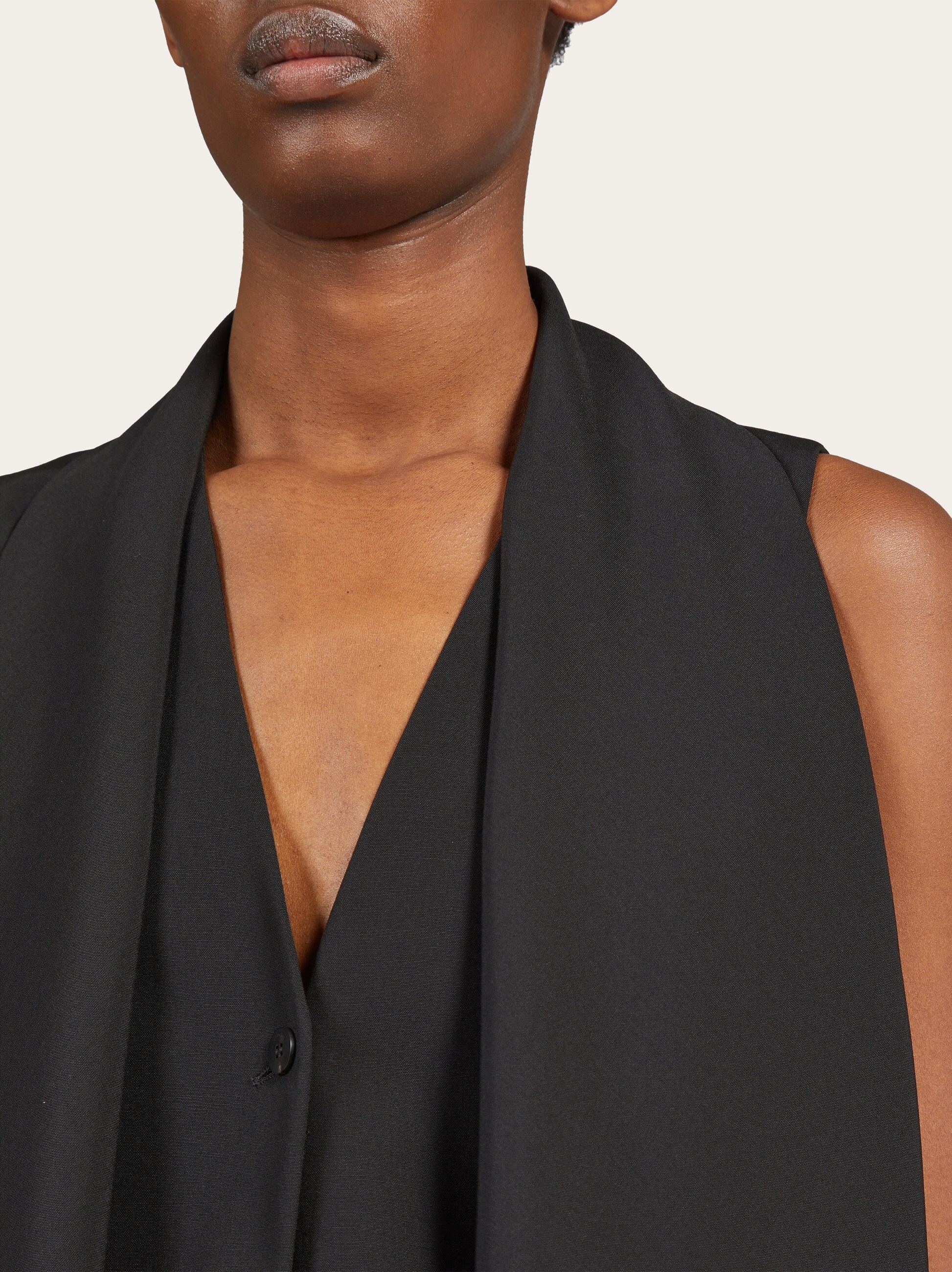 Ferragamo Salvatore Pointed Hem Straight Cut Back Waistcoat In Black