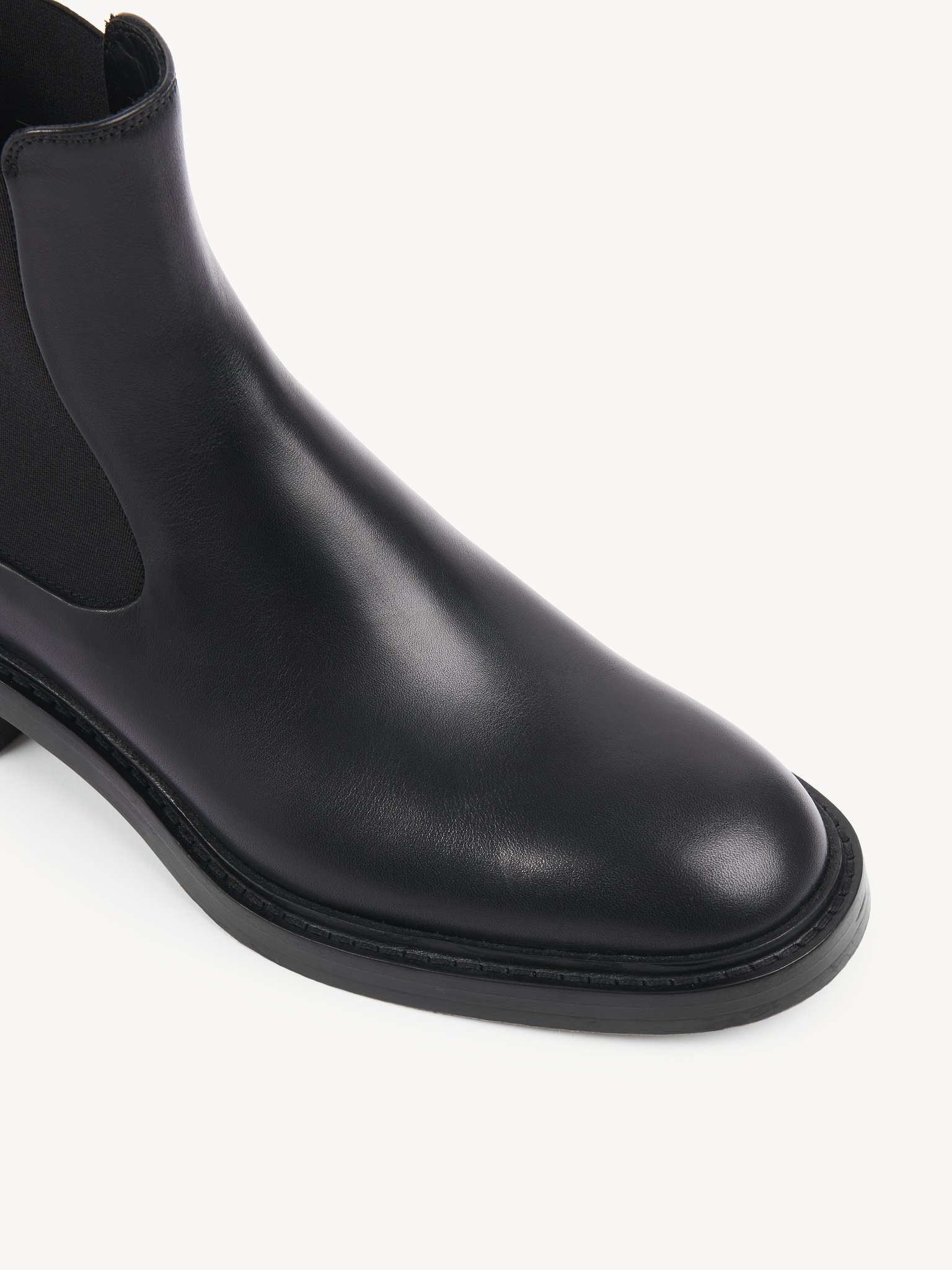Chloé Marcie Leather Chelsea Ankle Booties In Black