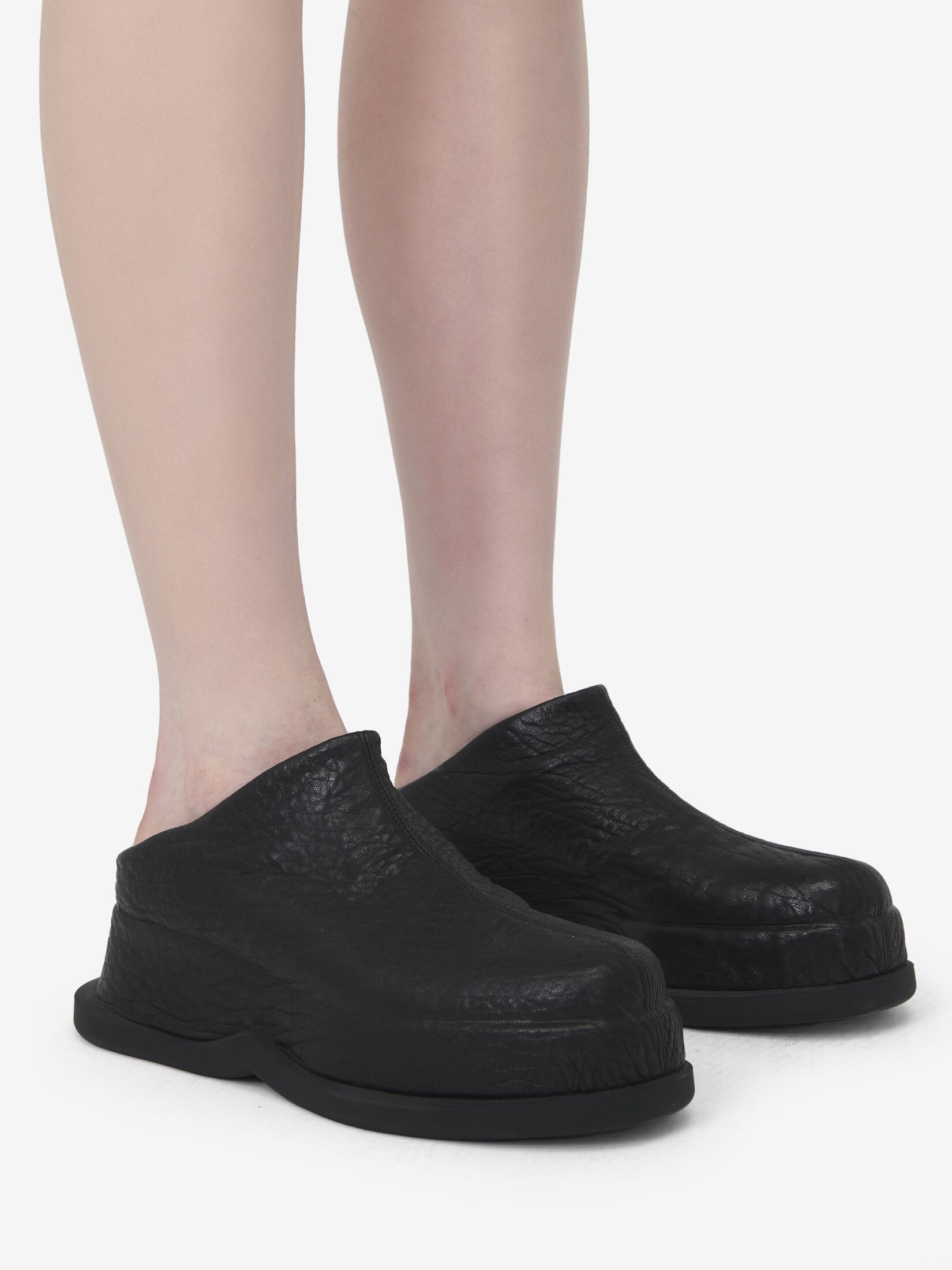 Alexander Mcqueen Wave Muller Shoes In Black