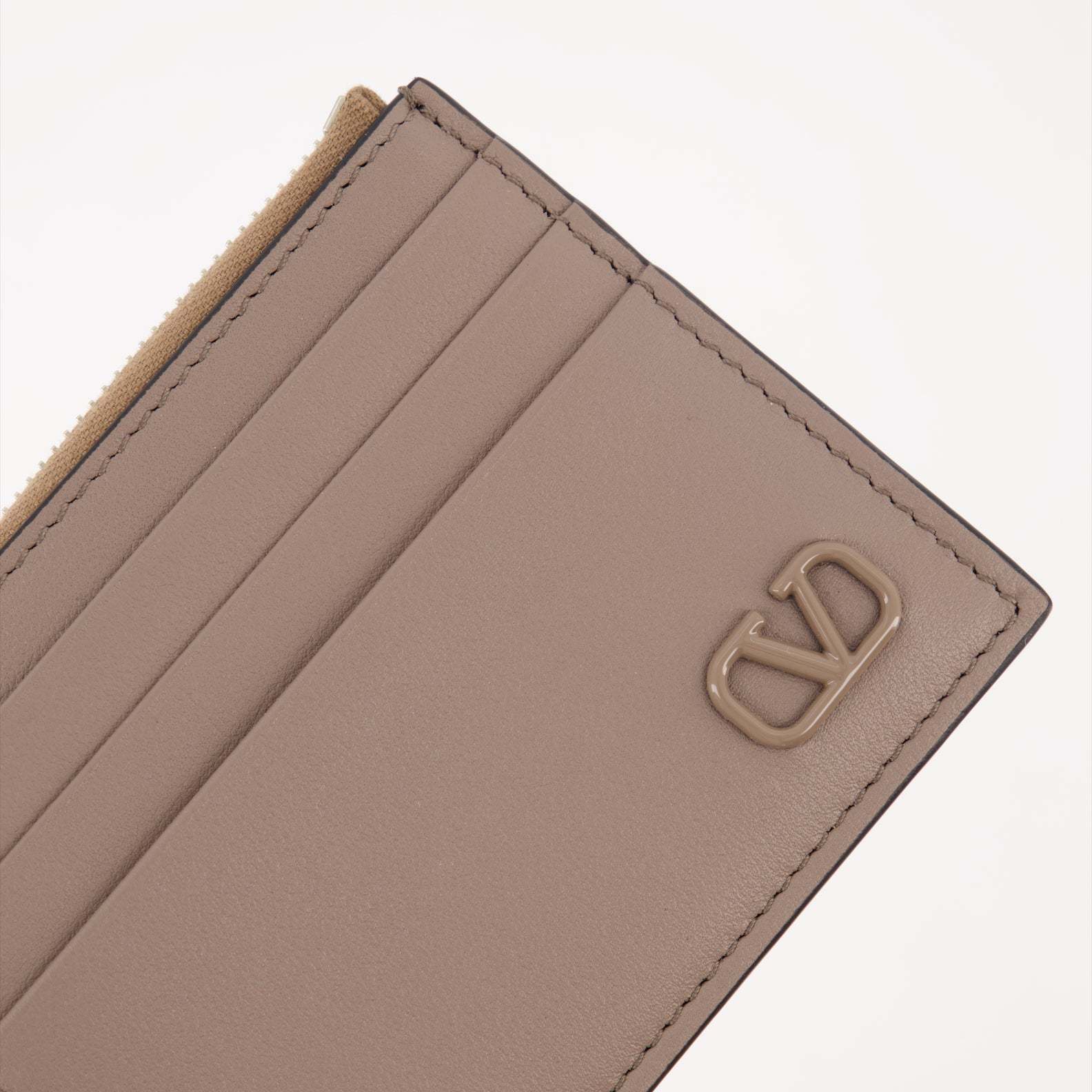 Valentino Vlogo Plaque Cardholder In Nude
