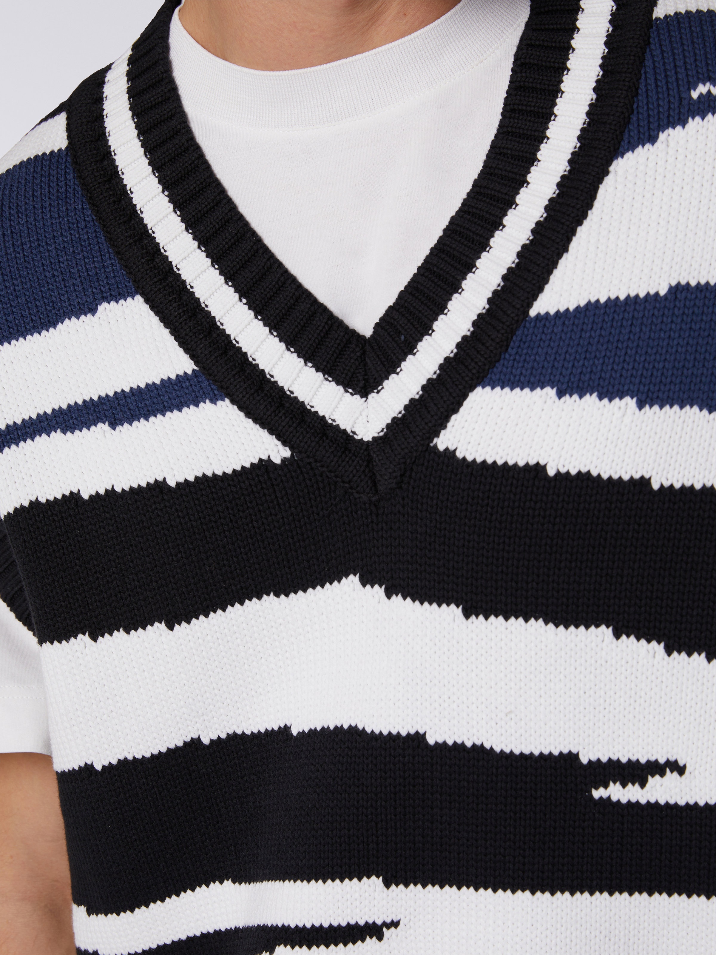 Missoni Knitwear With V-neckline And Striped Pattern In Black