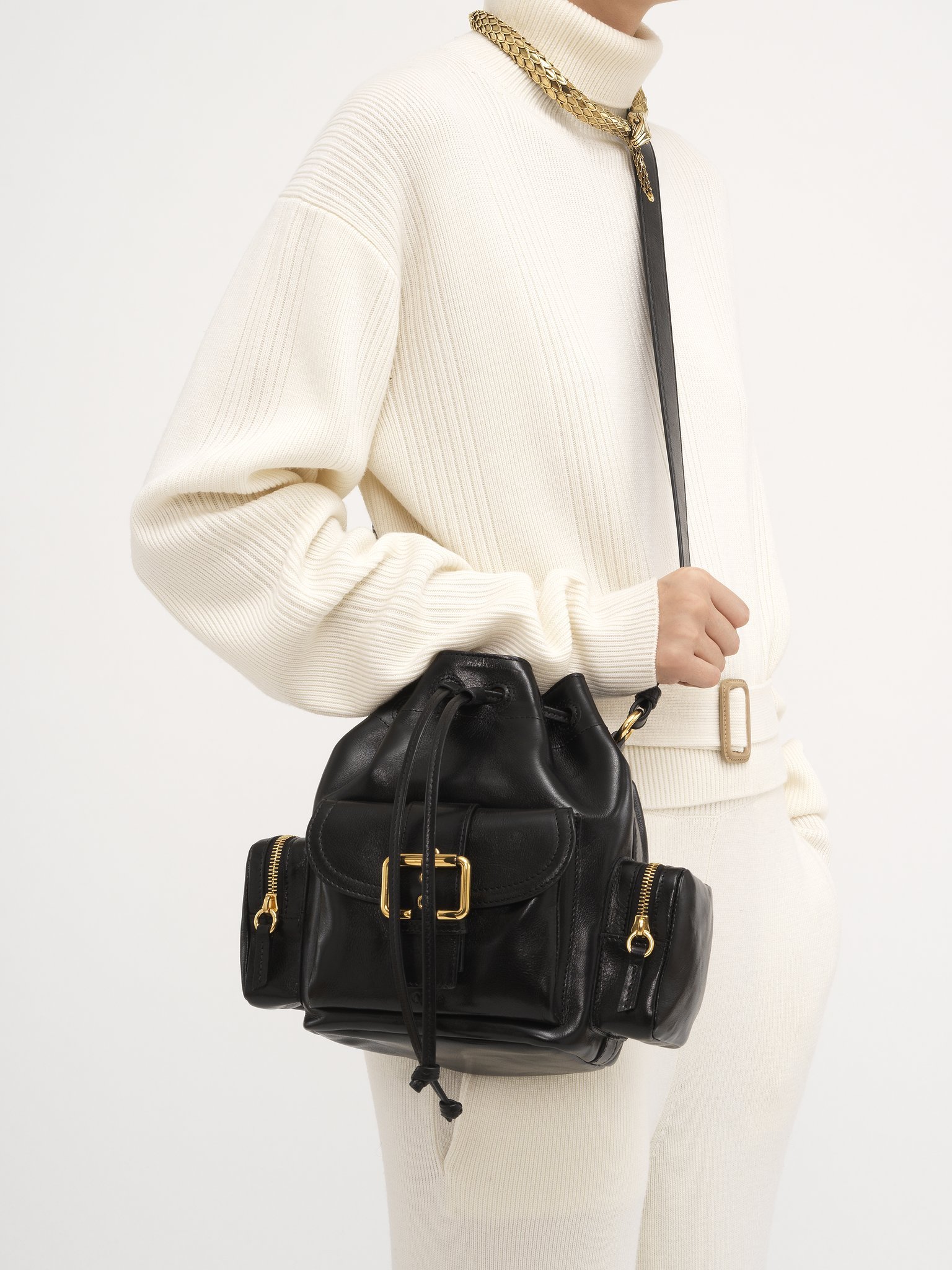Chloé Camera Bucket Crossbody Bag In Shiny Calfskin In Black