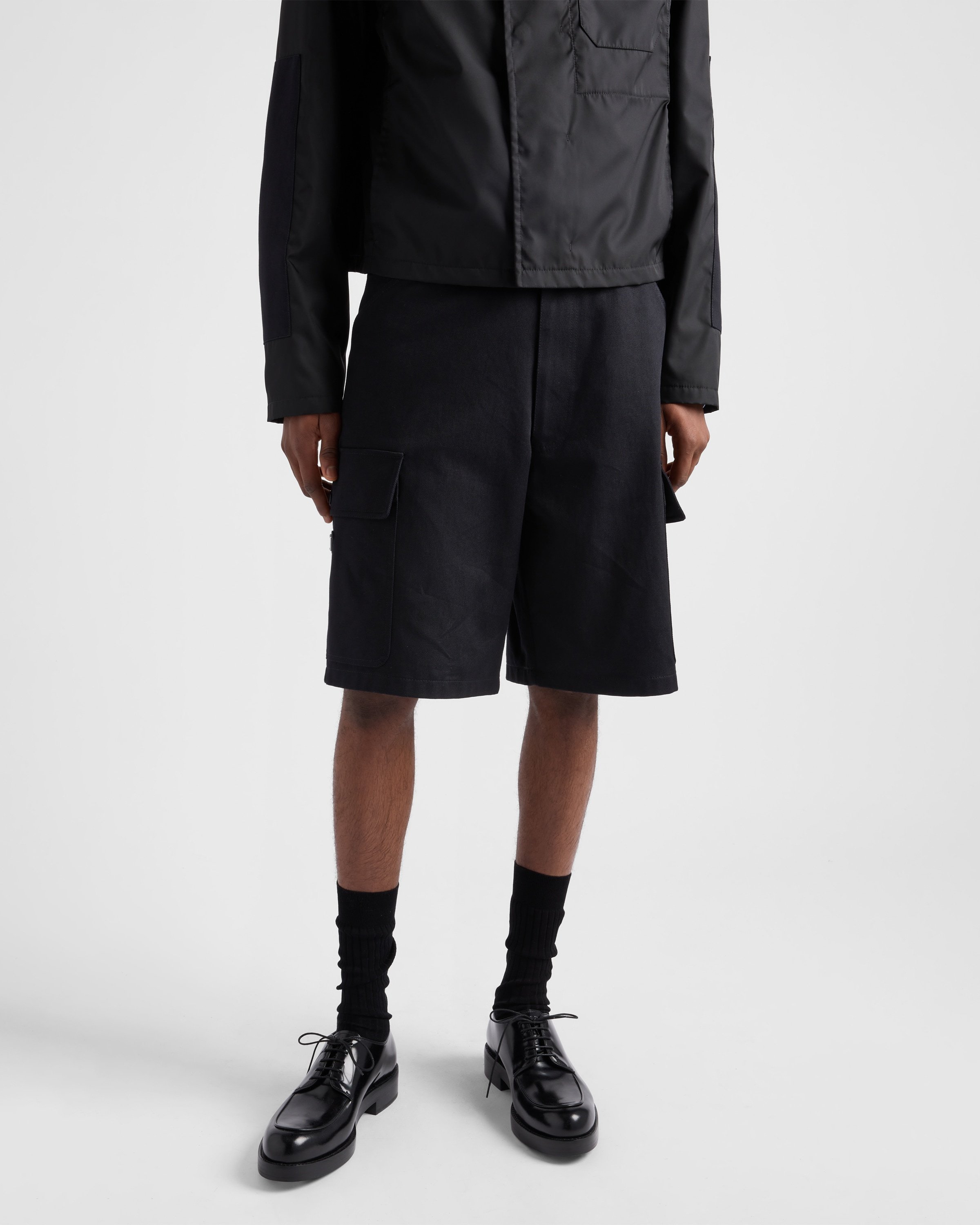 Prada Bermuda In Cotone Con Tasche Utility In Black