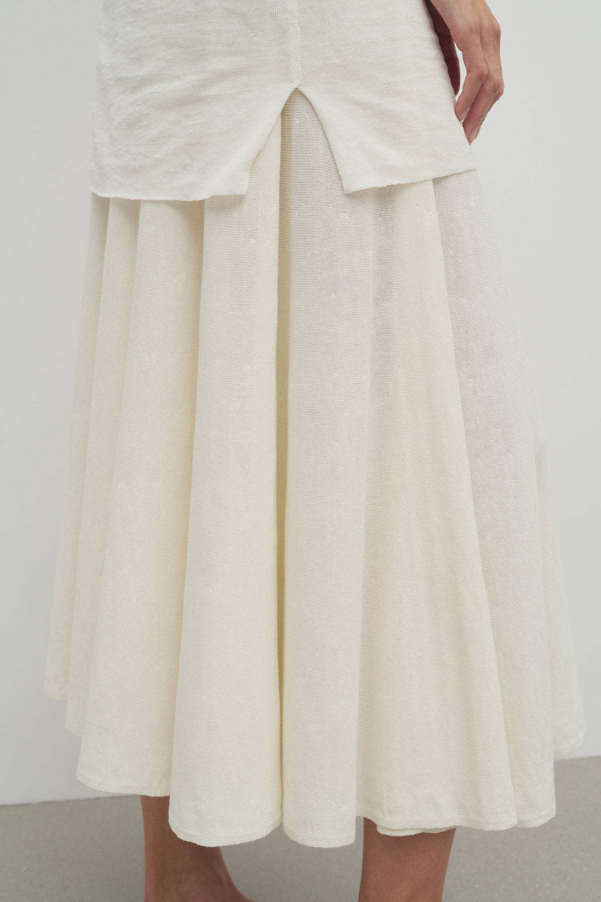 The Row Jaliah Cotton And Linen-blend Midi Skirt In White