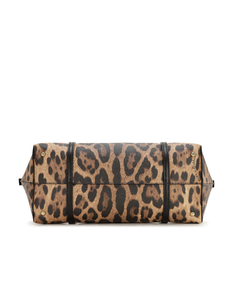 Dolce & Gabbana Logo Details Handbag In Black