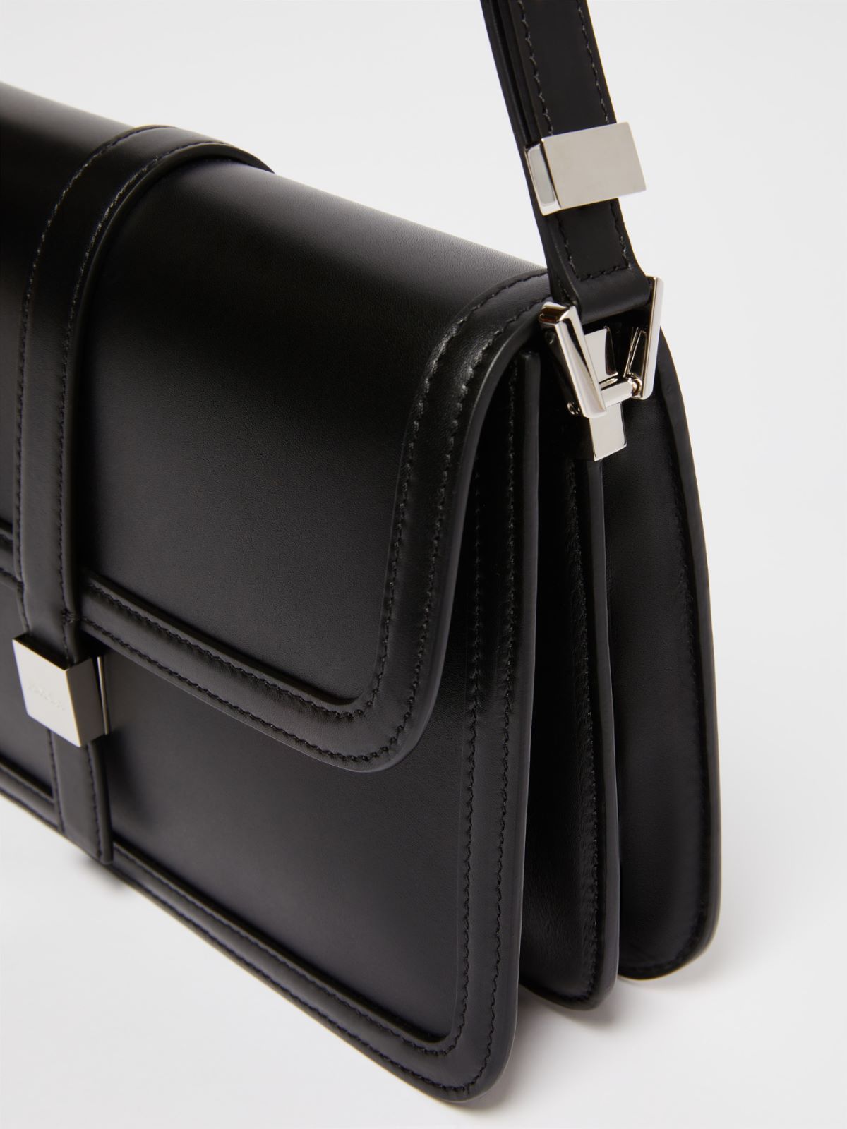 Max Mara Natural Leather Handbag In Black