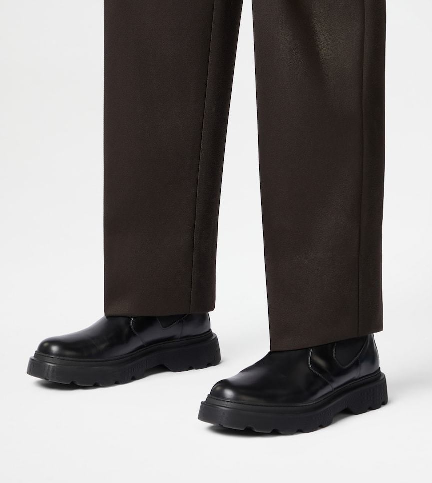 Tod's Ankle Leather Boots In Black