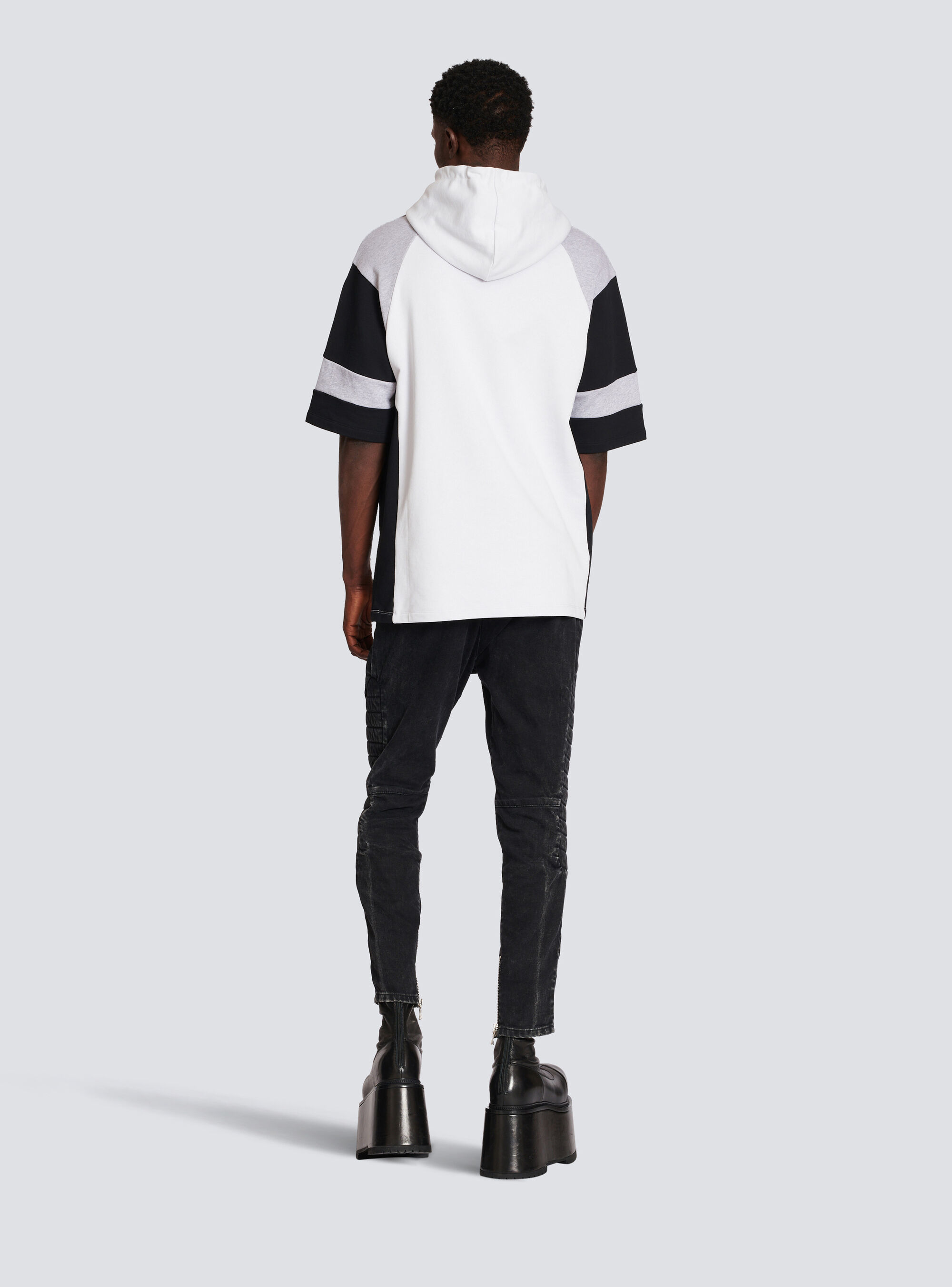 Balmain Logo-embroidered Short-sleeve Hoodie In White