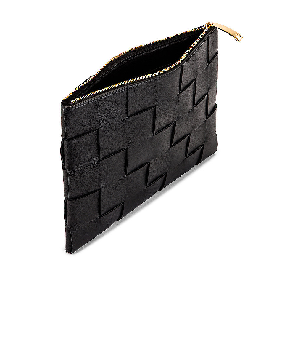 Bottega Veneta Small Intrecciato Zipped Pouch In Black
