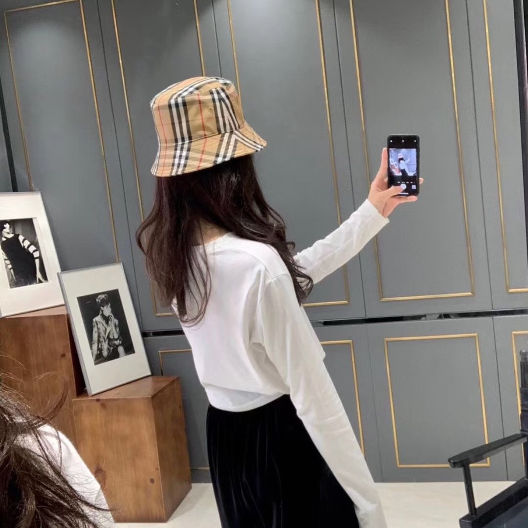Burberry Men's Tb Check Bucket Hat In Nude