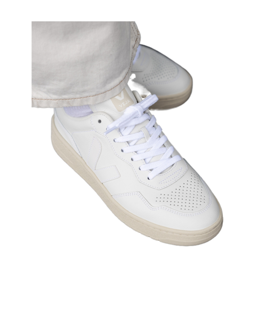 VEJA VEJA V-90 LACE-UP SNEAKERS