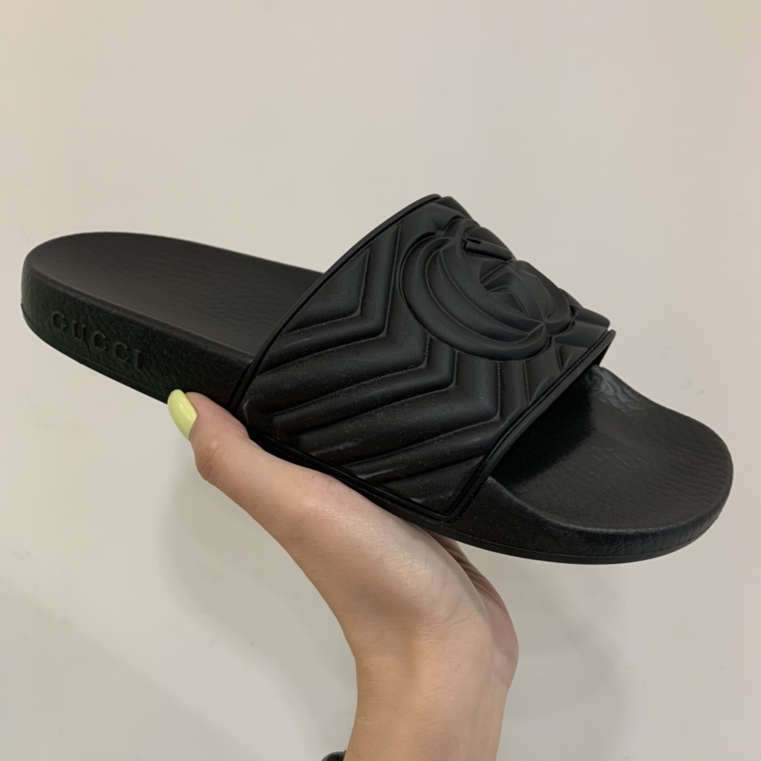 Gucci Double G Matelassé Slides In Black