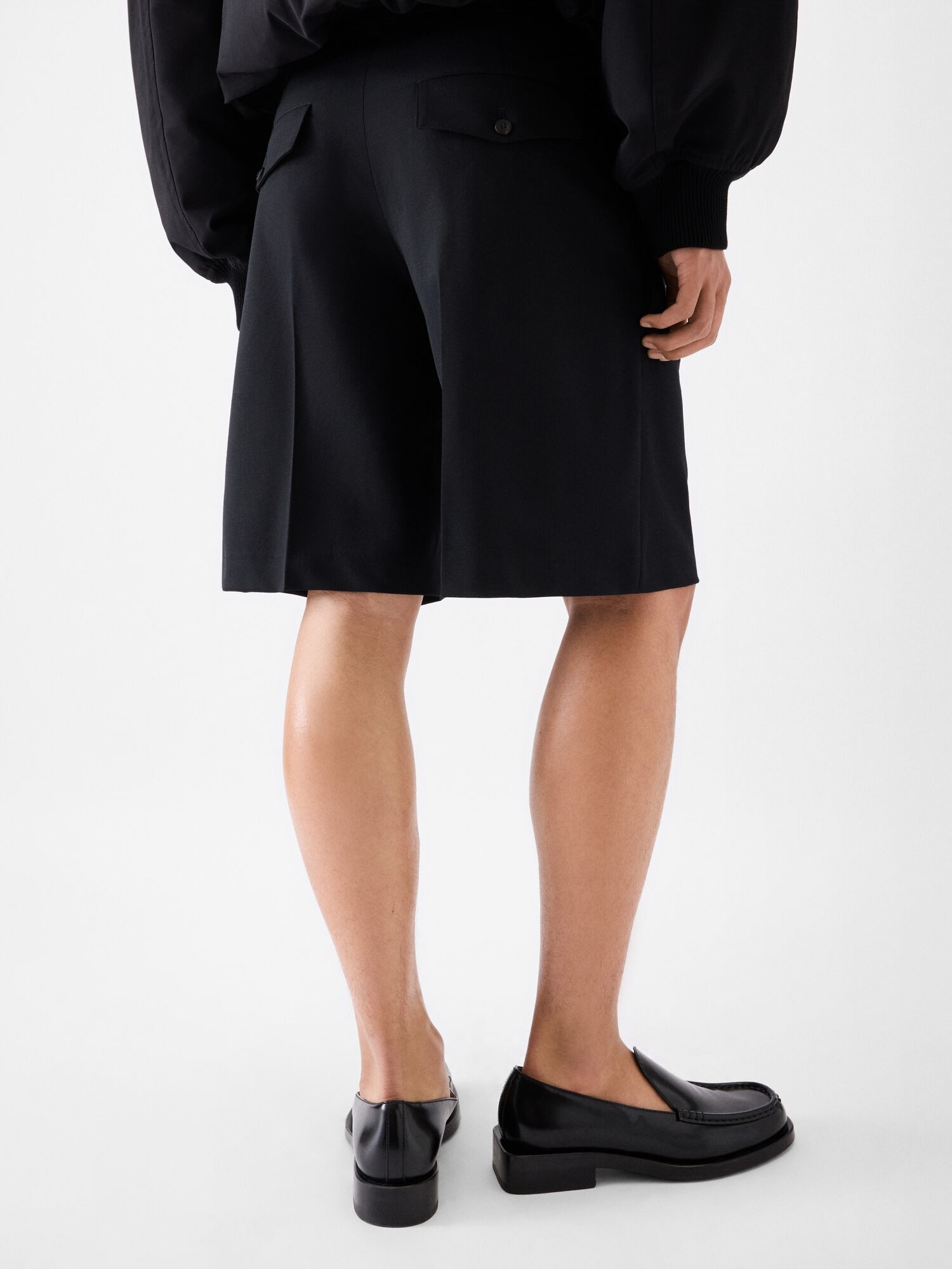 Jacquemus Belt Loop Shorts In Black