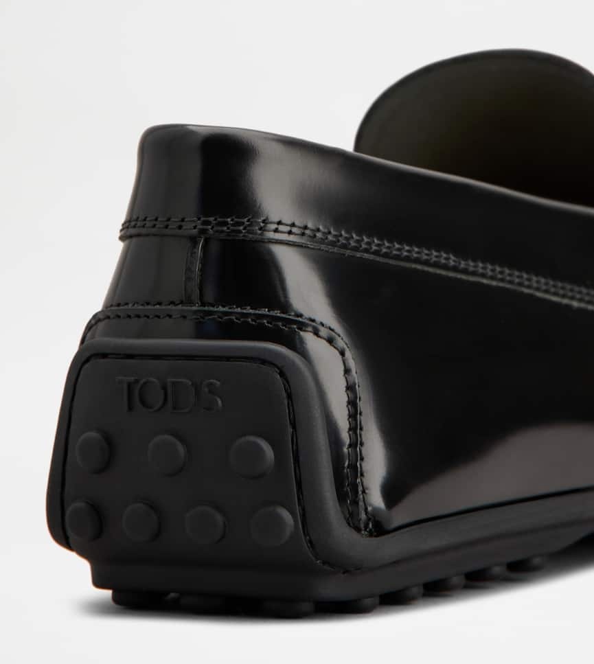 Tod's Round Toe Casual Shoes In Black