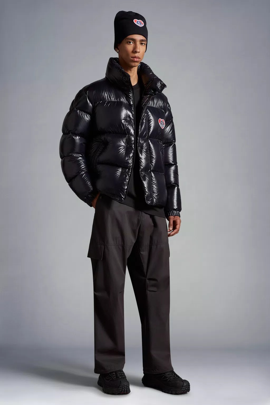 Moncler Logo-patch Cotton Cargo Trousers In Black