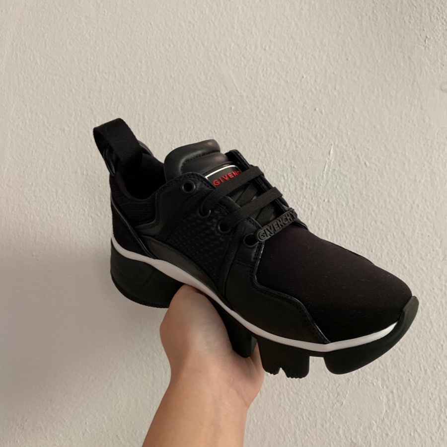 Givenchy Jaw Chunky Low-top Sneakers In Black