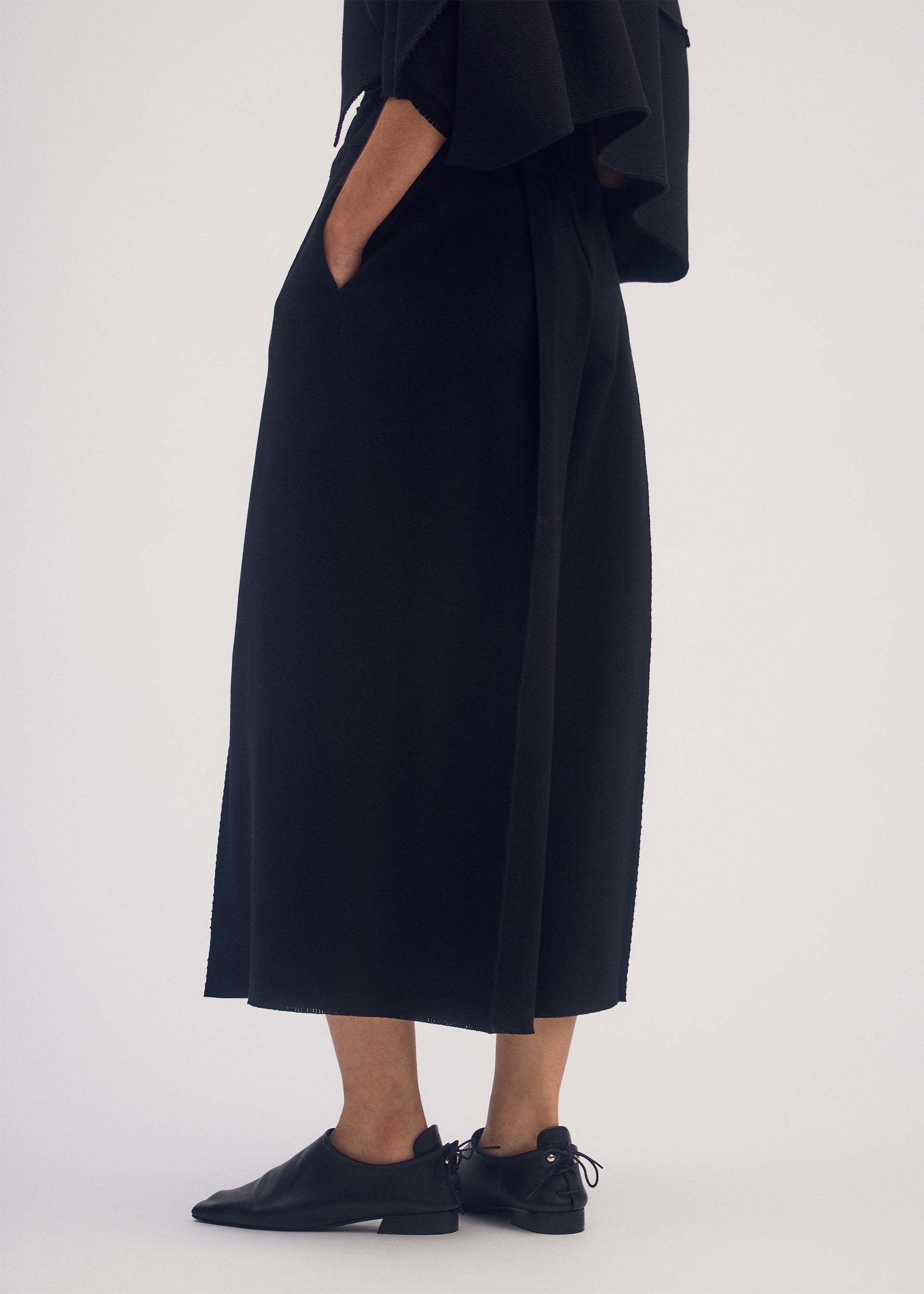 Issey Miyake Wide Cropped Trousers In Black