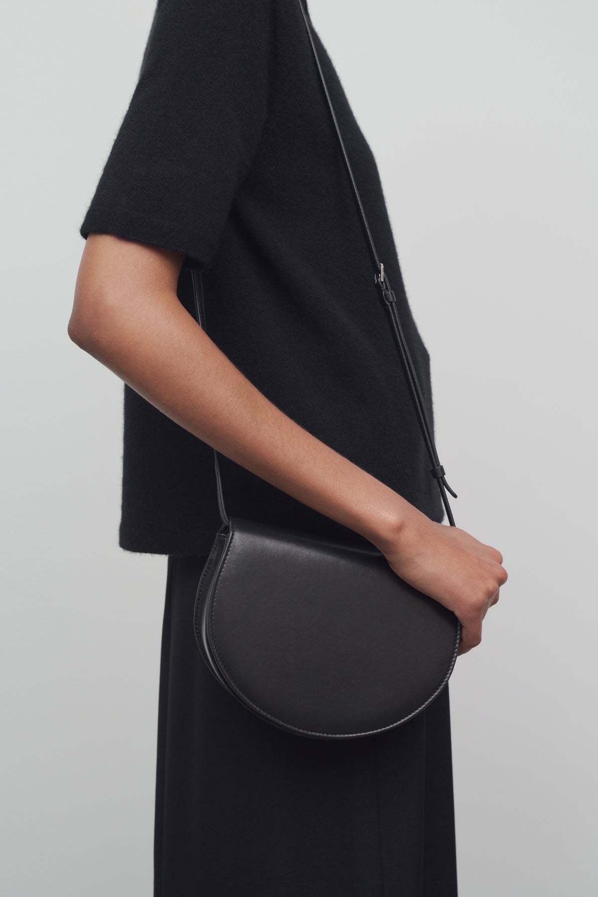 Shop The Row Canteen Shoulder Bag In Black
