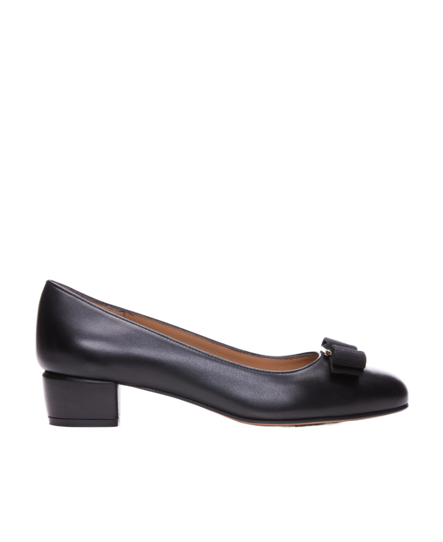 Ferragamo Vara 1 Wrapped Heel Pumps In Black