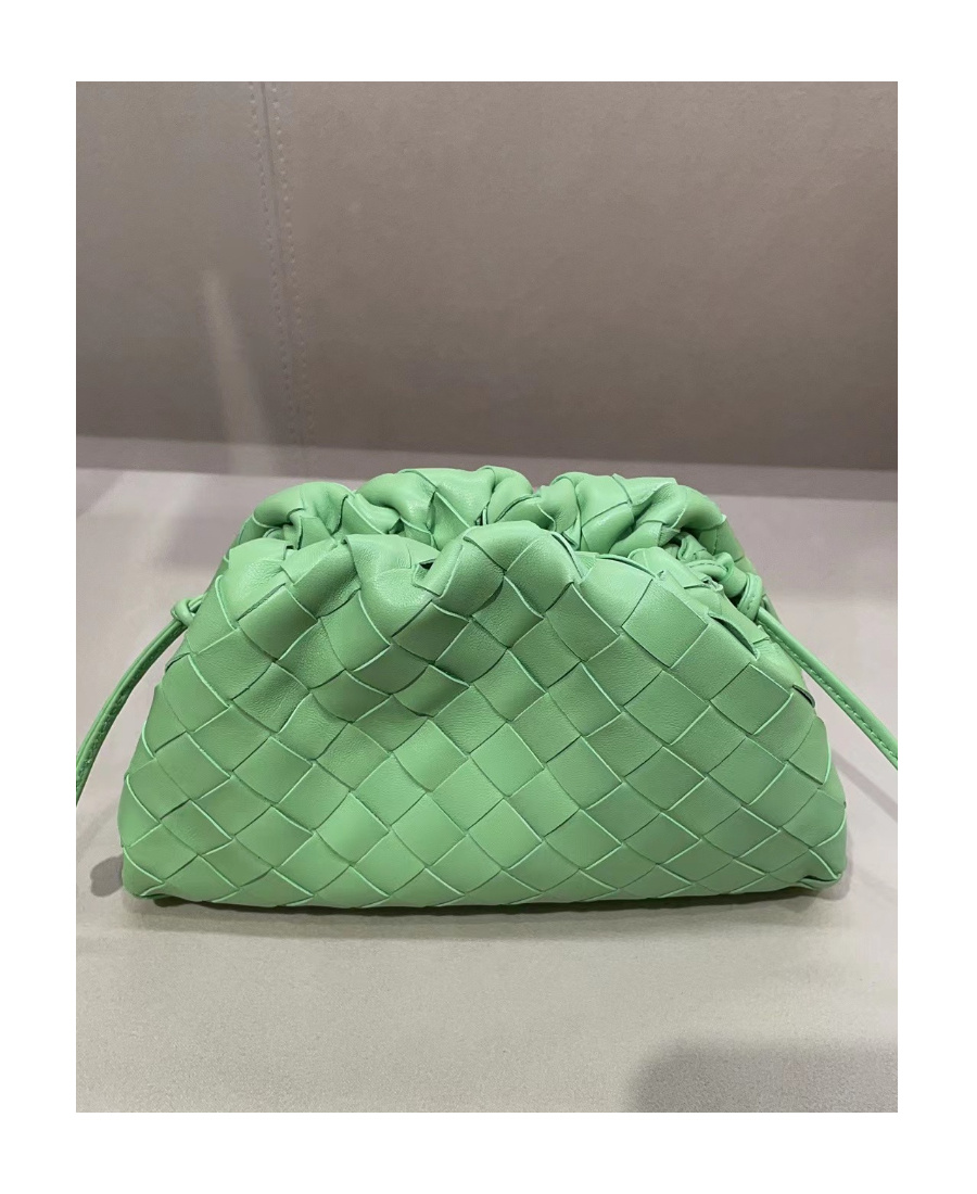 Bottega Veneta Pouch Intrecciato Mini Crossbody Bag In Green