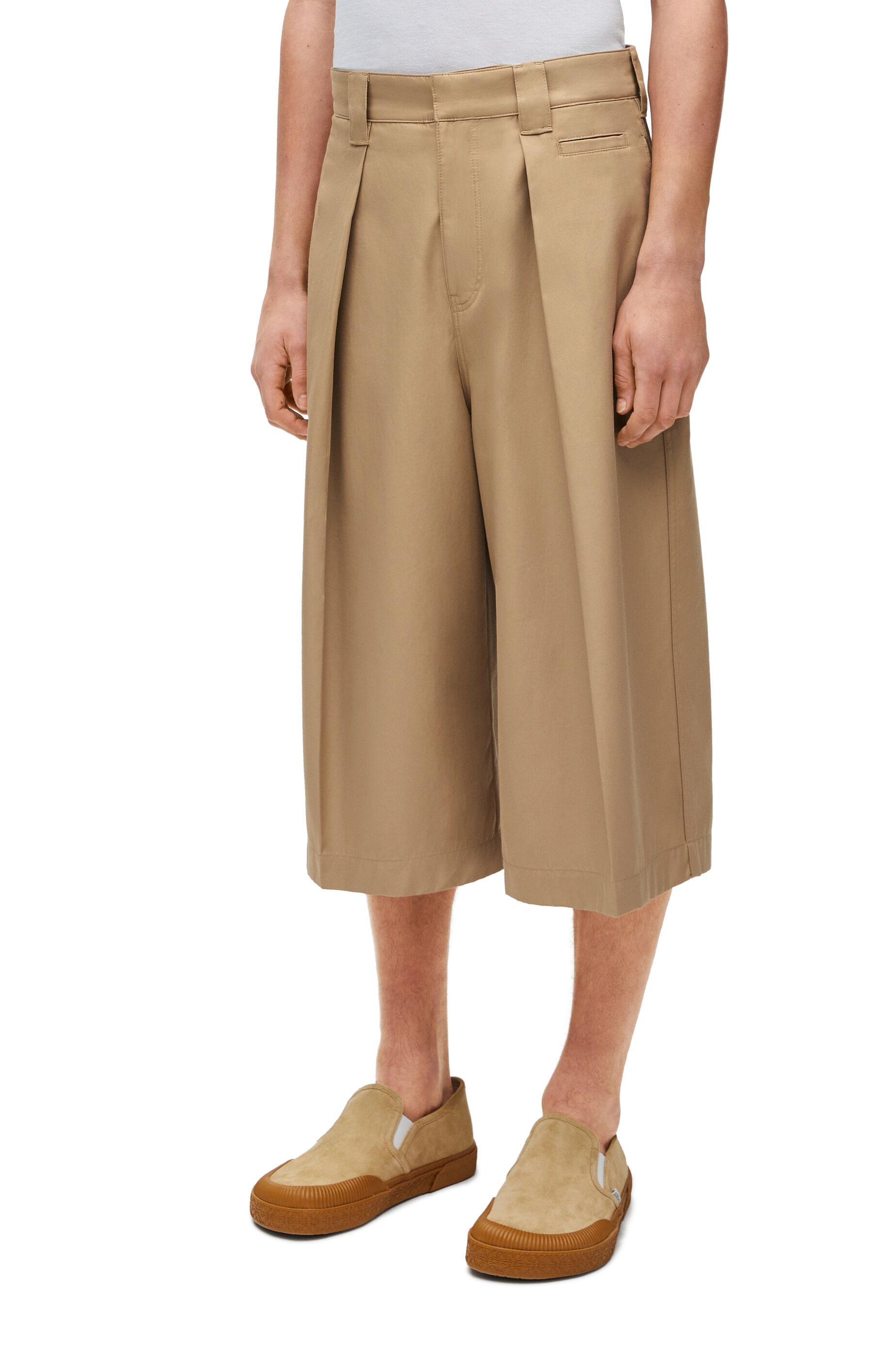 Loewe Pleated Shorts In Cotton In Nude