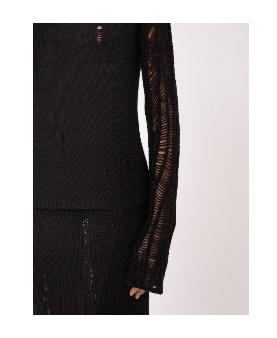 Chloé A Well-fitting Small High-necked Sweater In Black