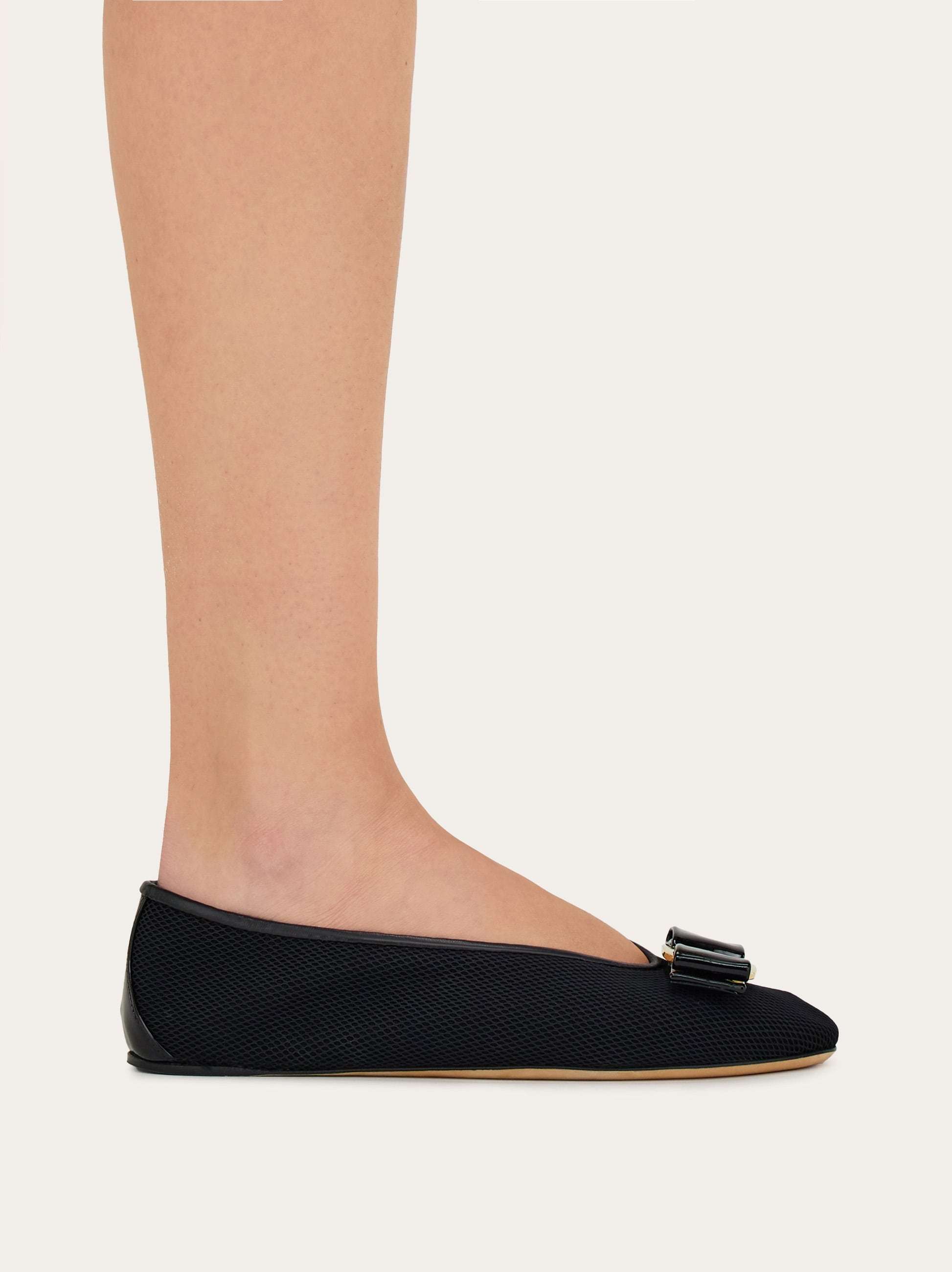 Ferragamo Vanna V Ballerinas In Velvet In Black