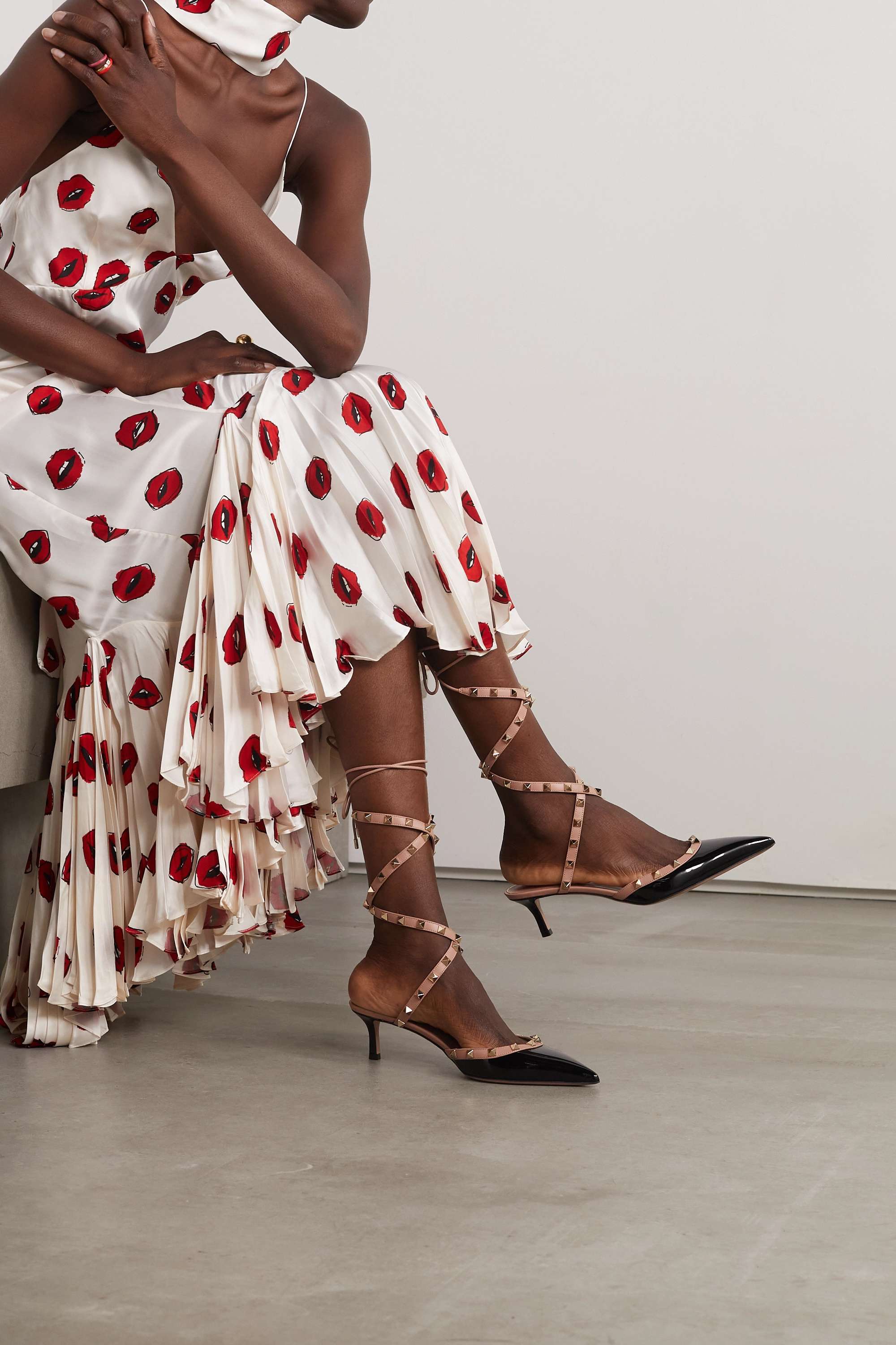 Valentino Rockstud 50 Patent-leather Pumps In Nude