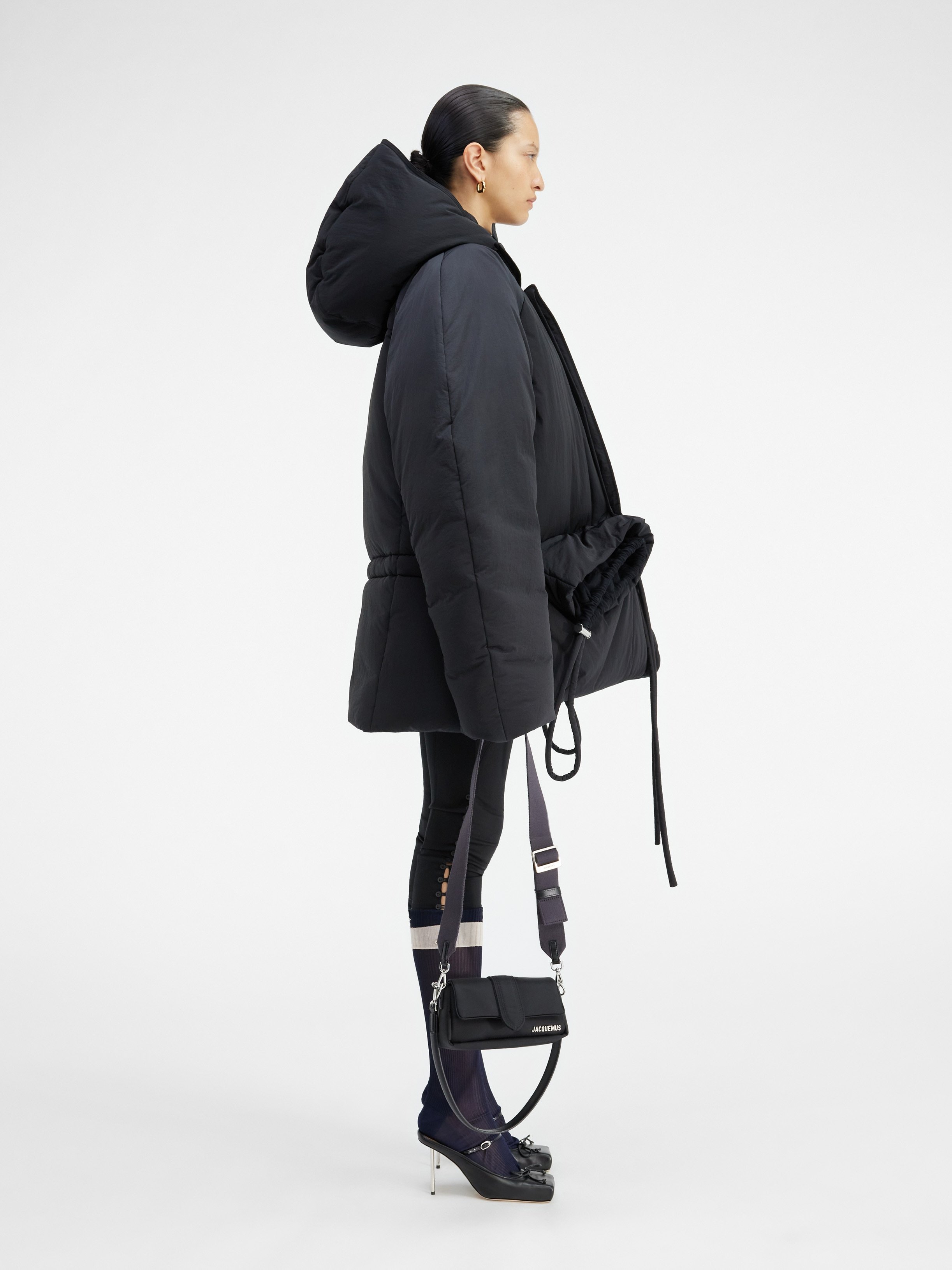 Jacquemus La Doudoune Capullo Drawstring Puffer Jacket In Black