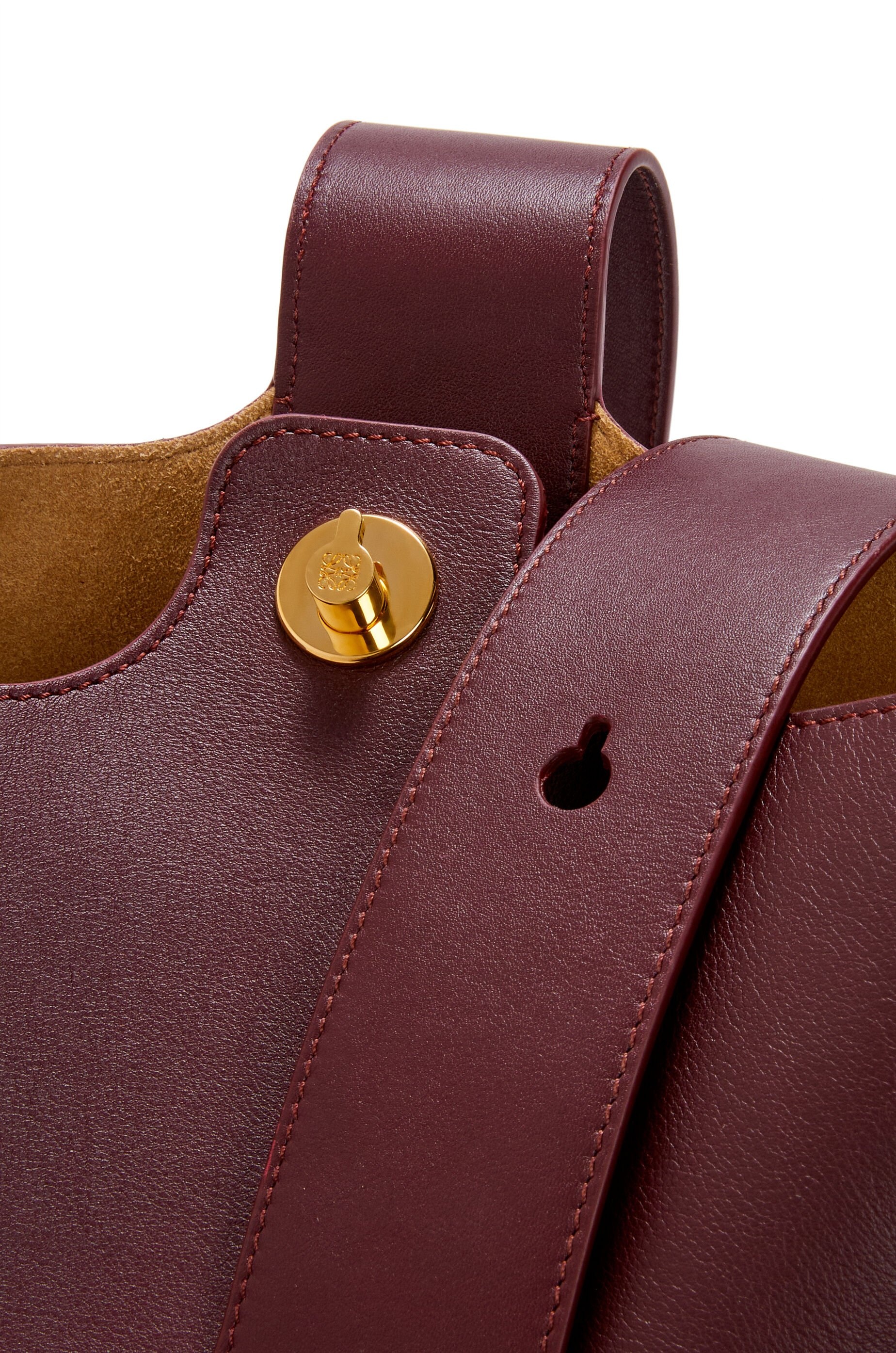 Loewe Medium Pebble Bucket Bag In Mellow Calfskin In Red