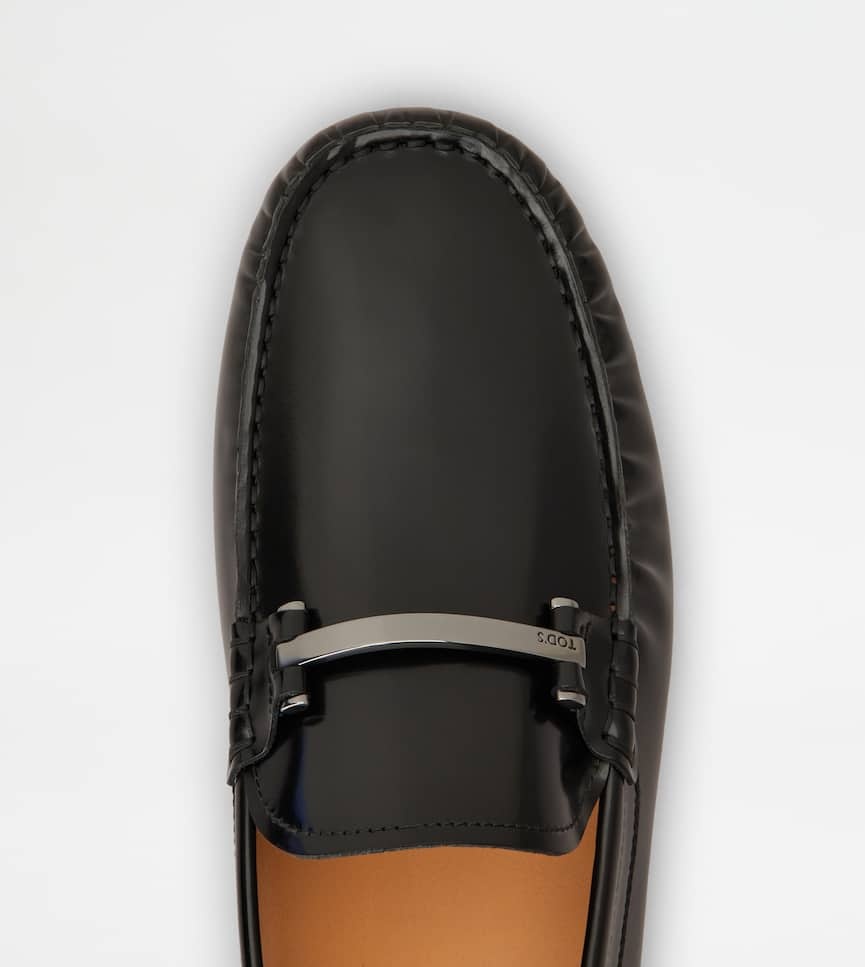 Tod's Round Toe Casual Shoes In Black