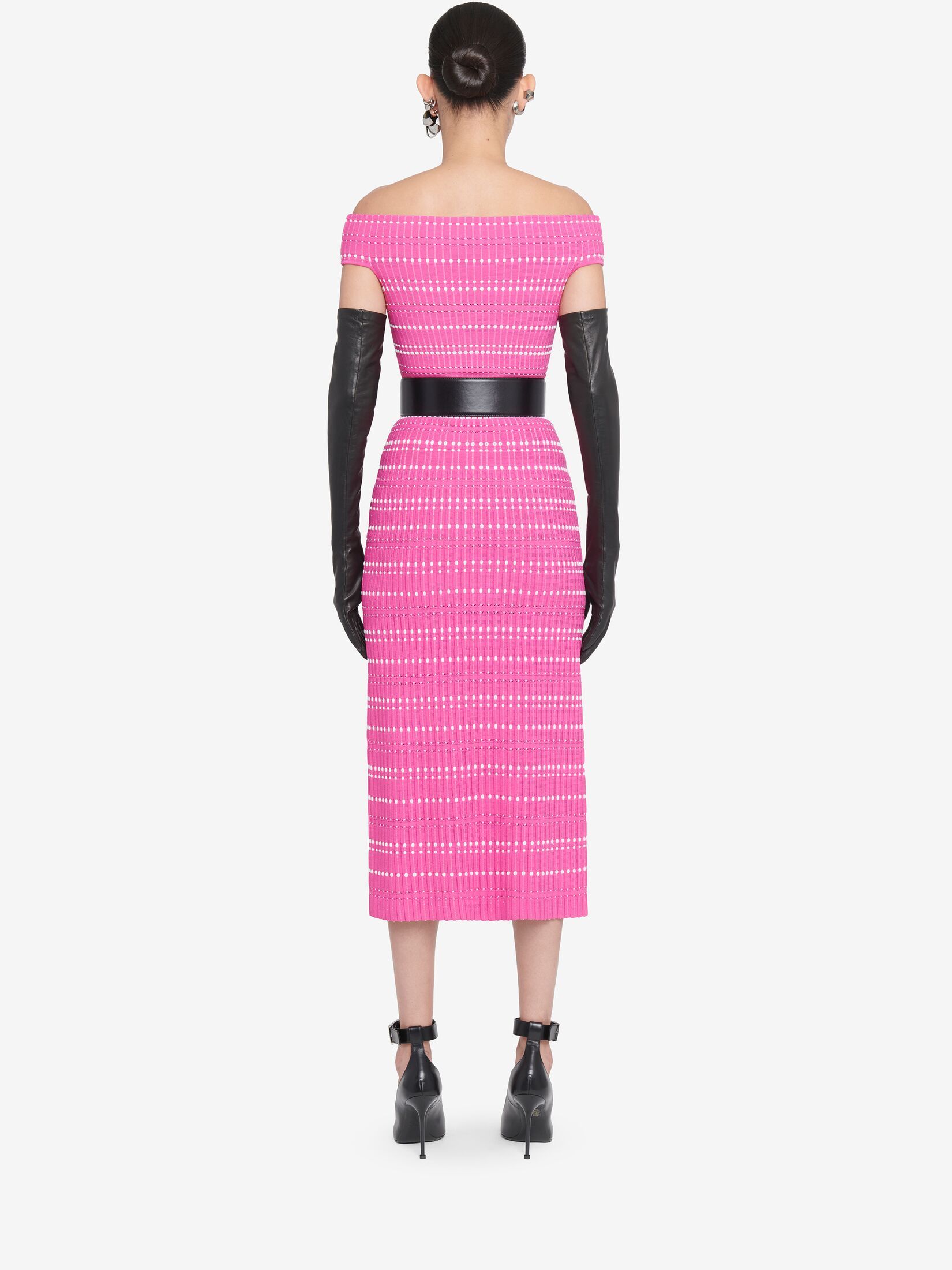 Alexander Mcqueen Open-knit Off-shoulder Top In Pink