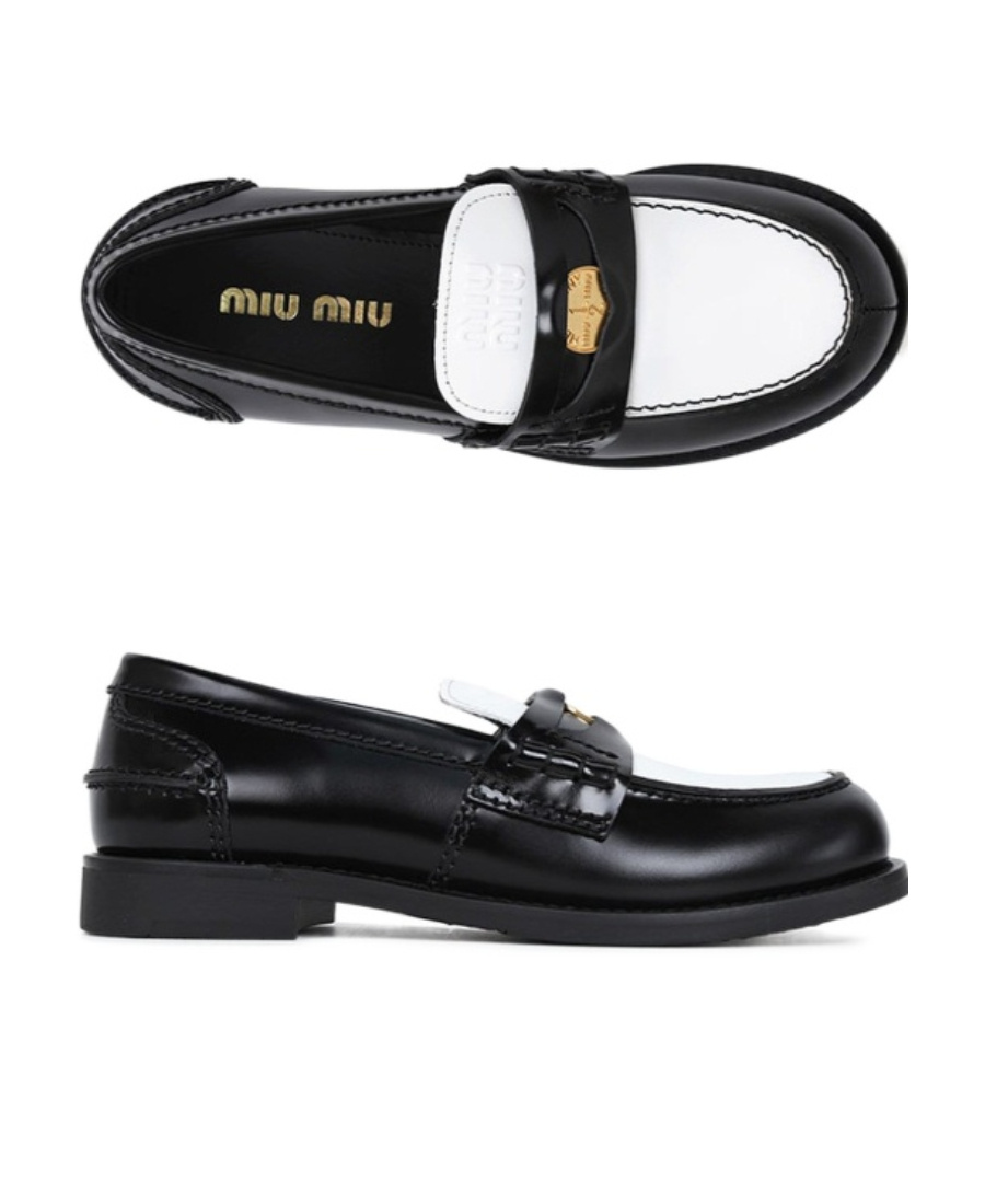 Miu Miu Black Leather Loafers In Black