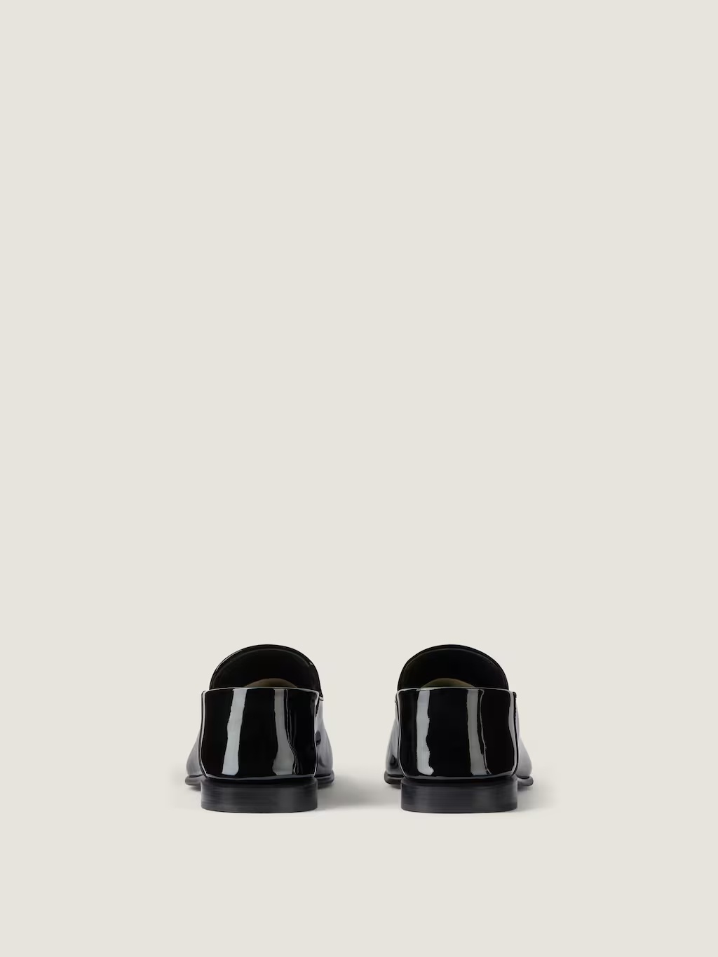 Givenchy Label Loafers In Patent Leather In Black