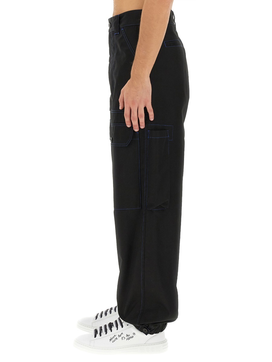 Msgm Contrasting-stitch Logo-patch Trousers In Black
